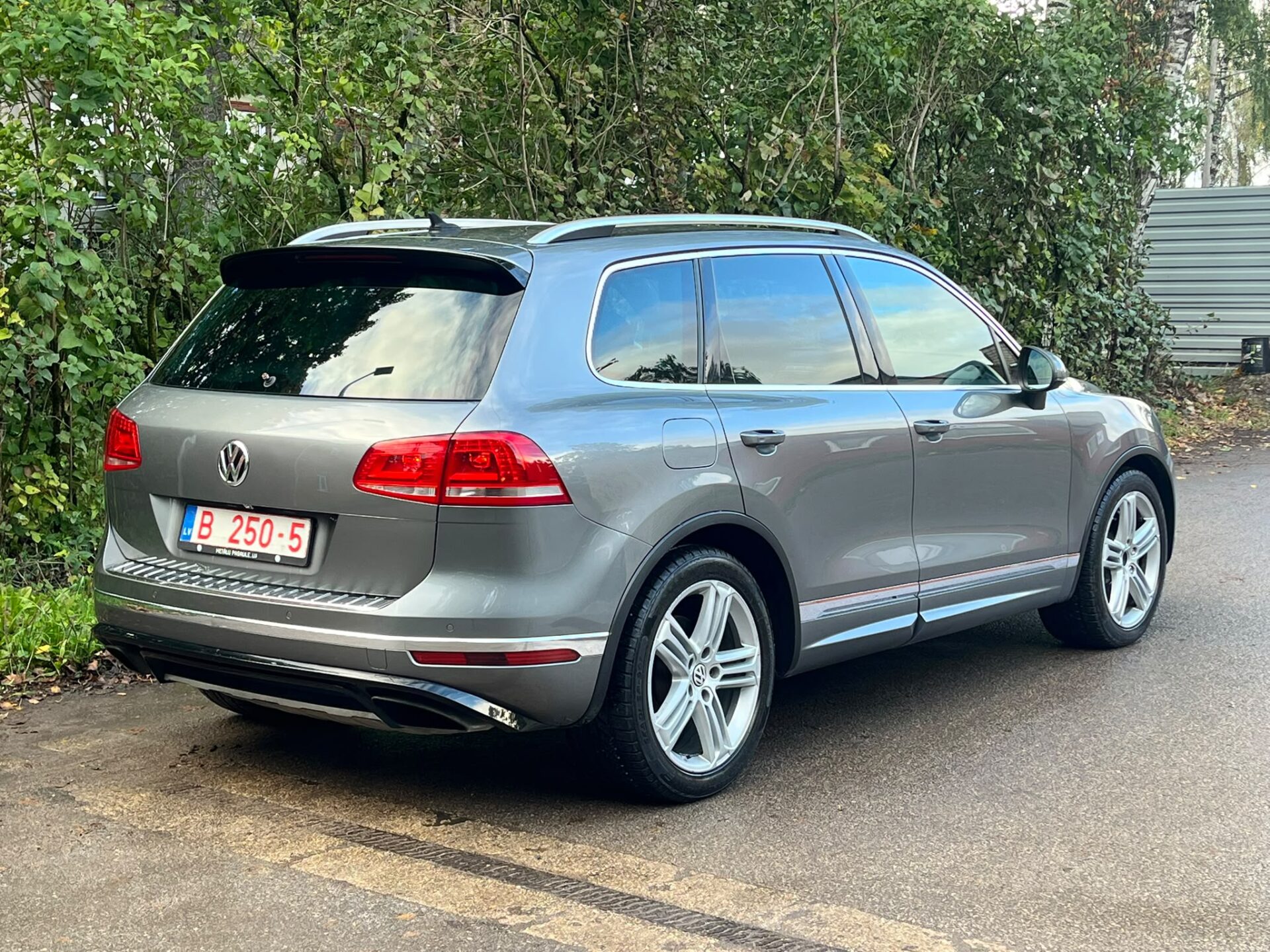 VW TOUAREG R-LINE
