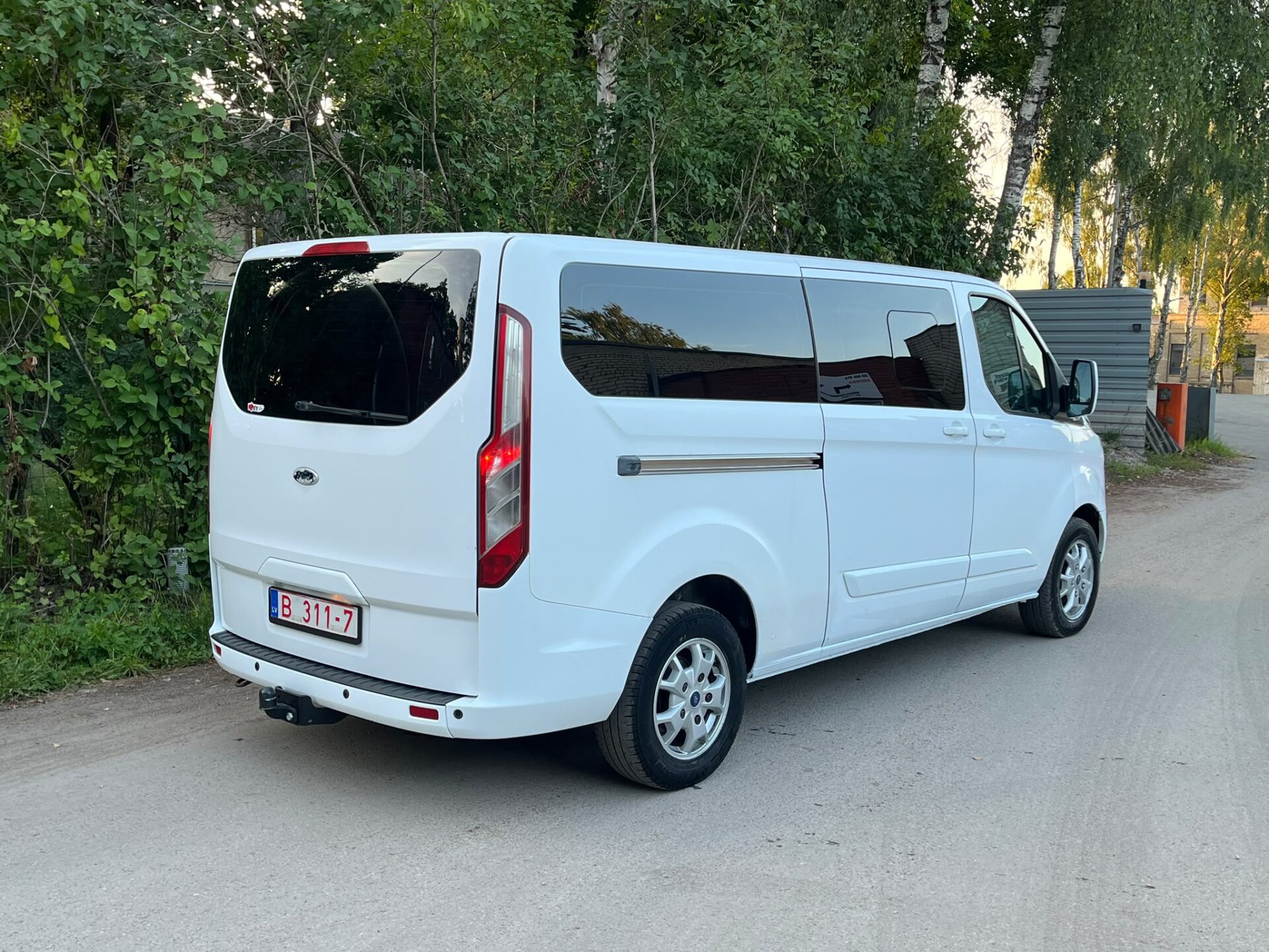 FORD TOURNEO CUSTOM 9-VIETAS