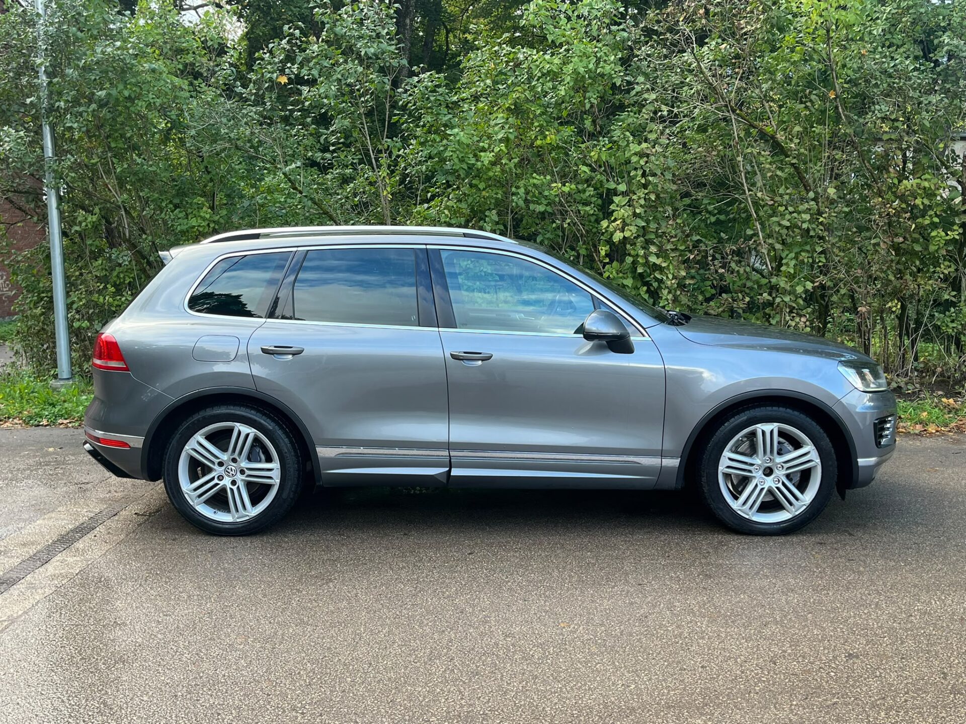 VW TOUAREG R-LINE
