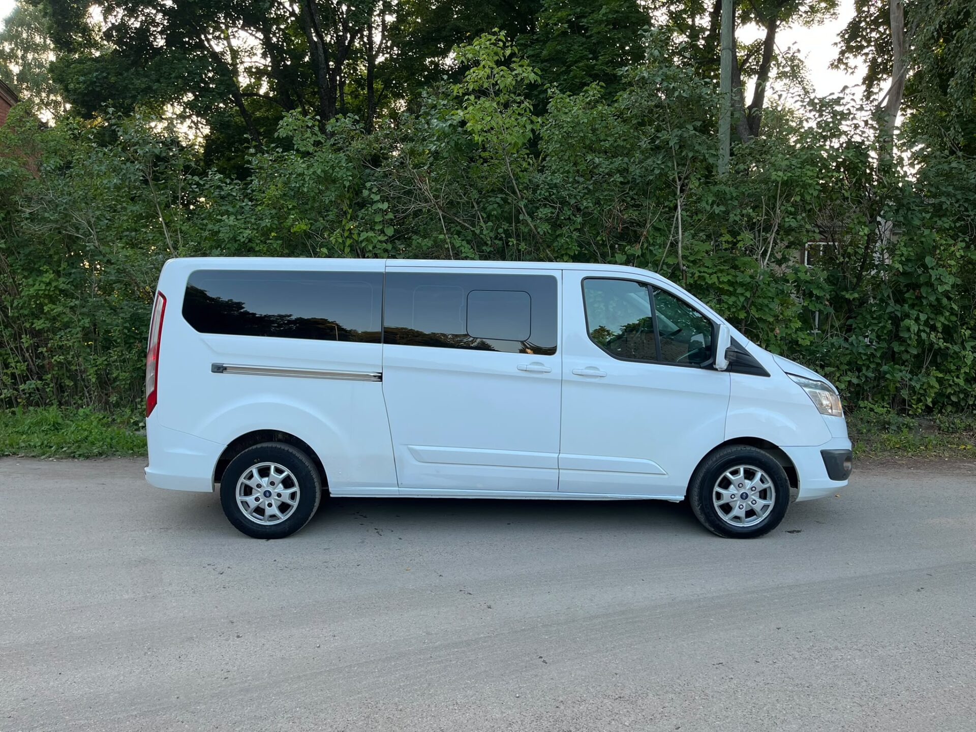 FORD TOURNEO CUSTOM 9-VIETAS