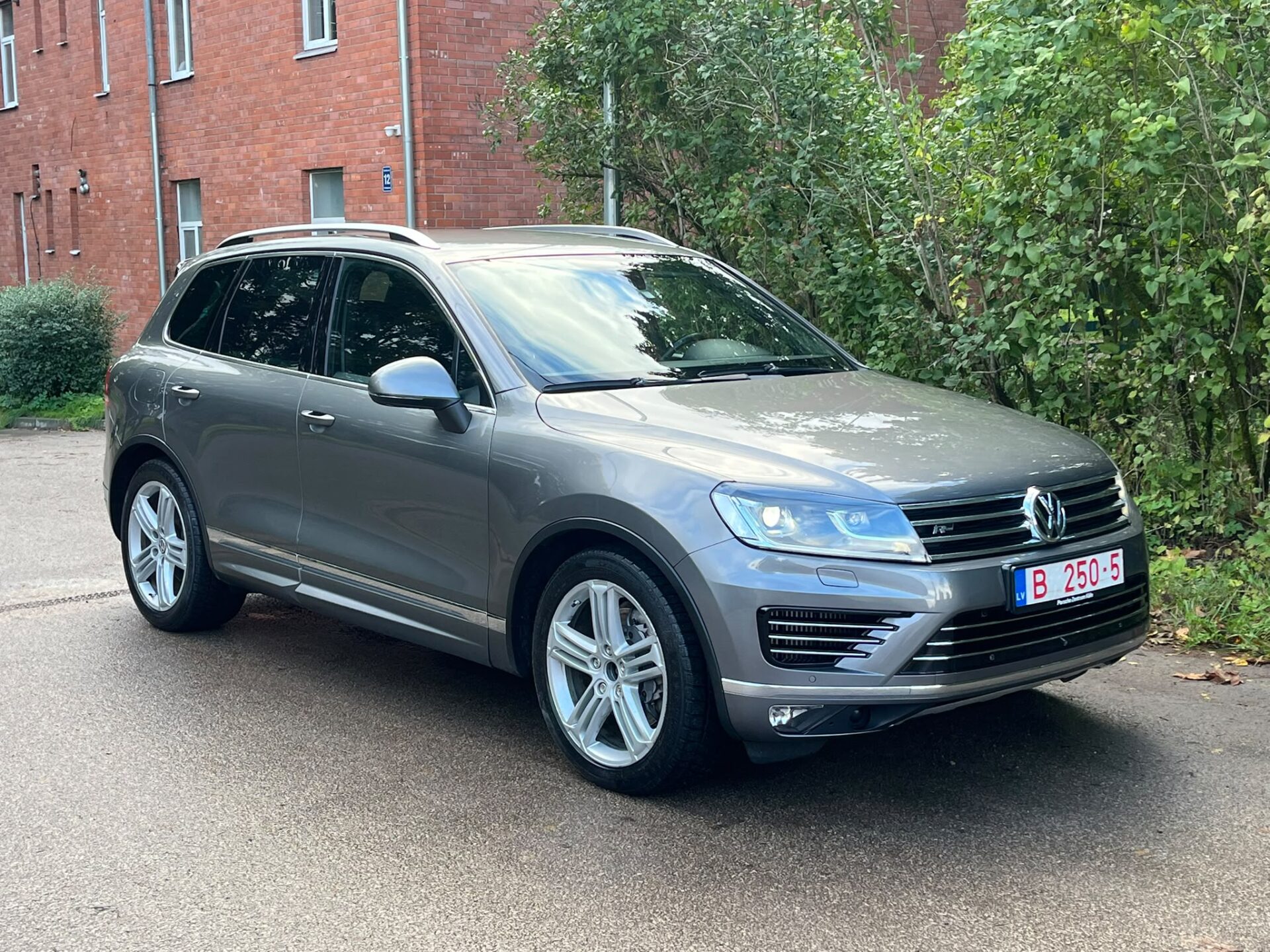 VW TOUAREG R-LINE