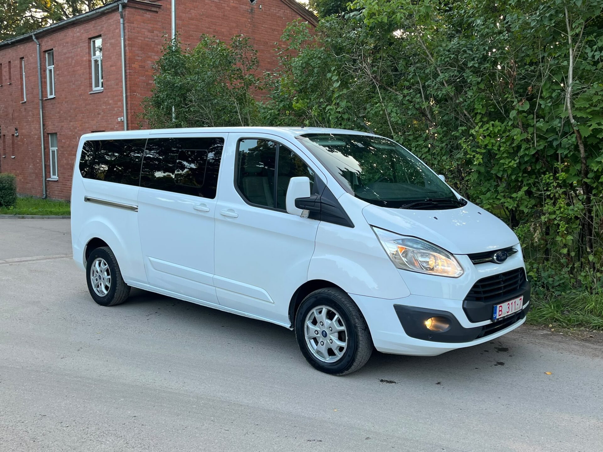 FORD TOURNEO CUSTOM 9-VIETAS