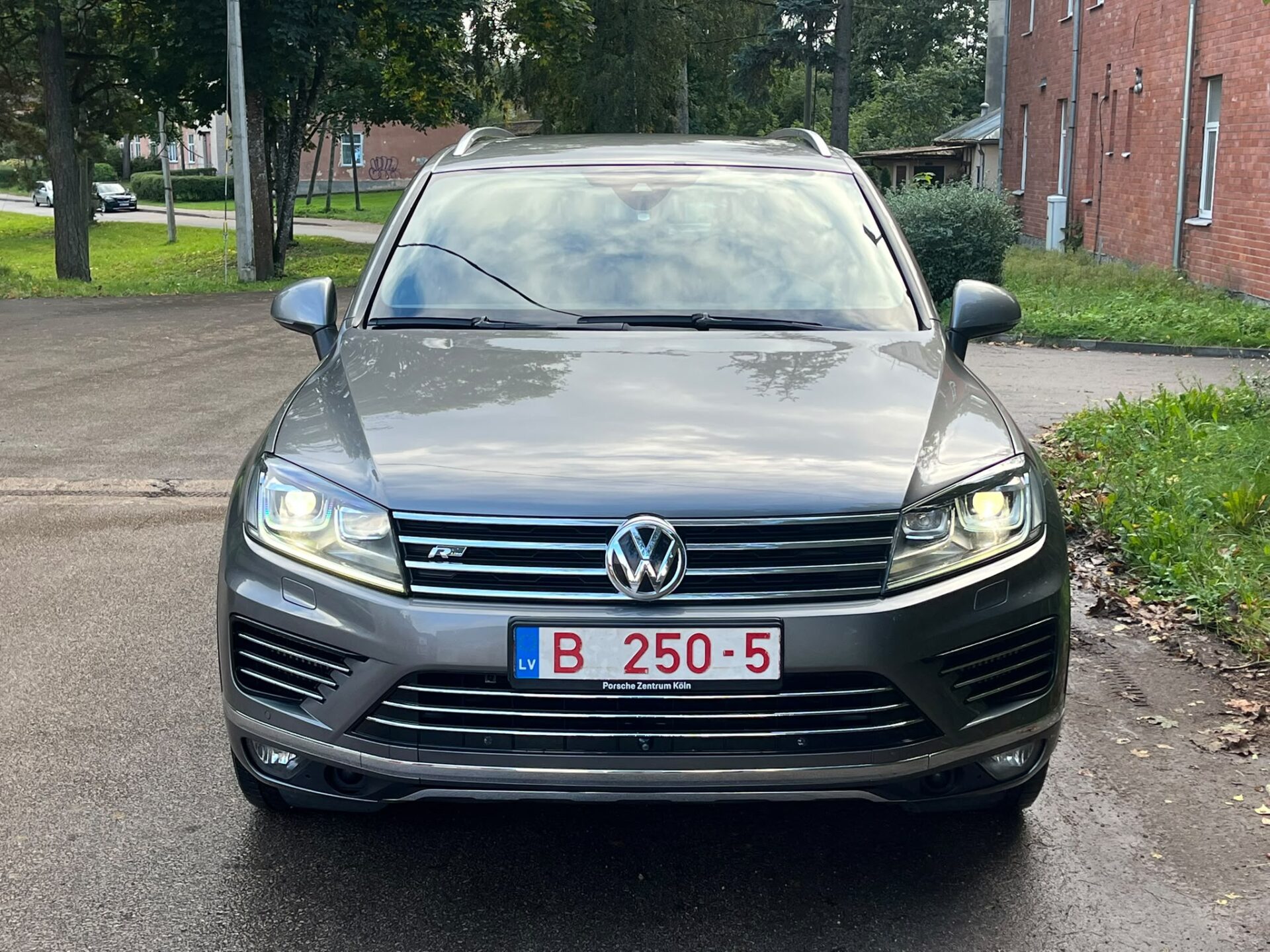 VW TOUAREG R-LINE