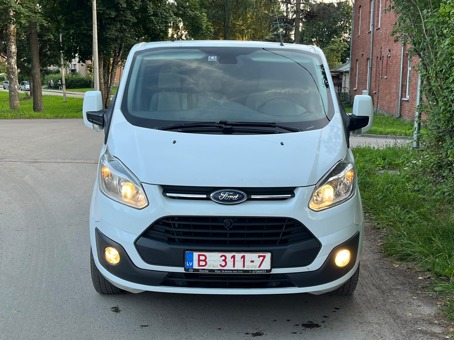 FORD TOURNEO CUSTOM 9-VIETAS