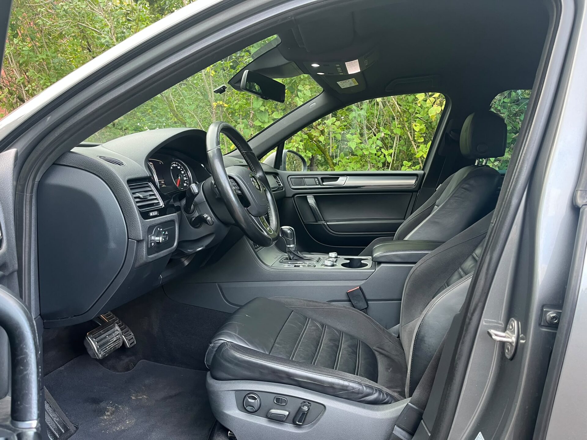VW TOUAREG R-LINE