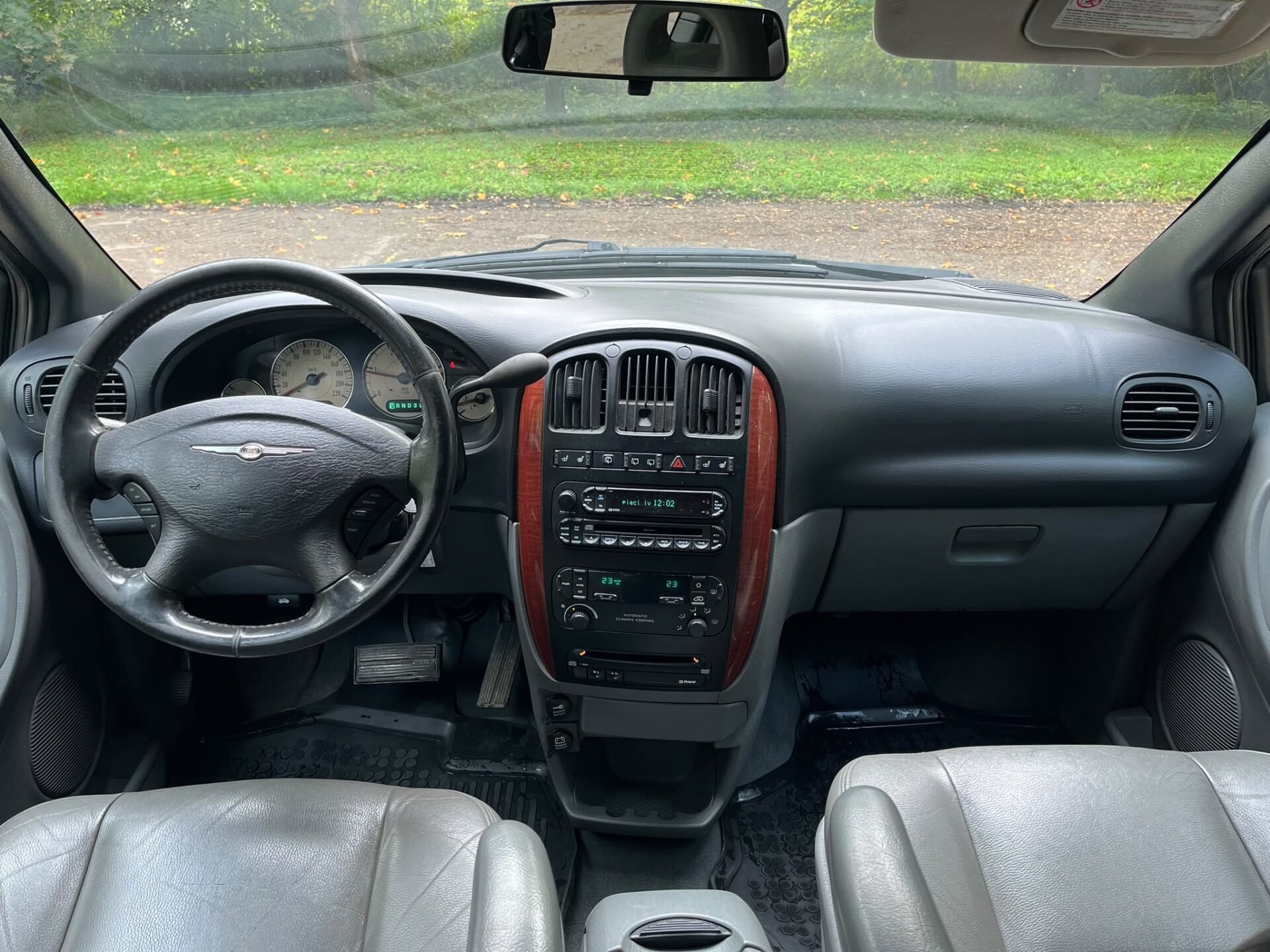 CHRYSLER VOYAGER 7-VIETAS