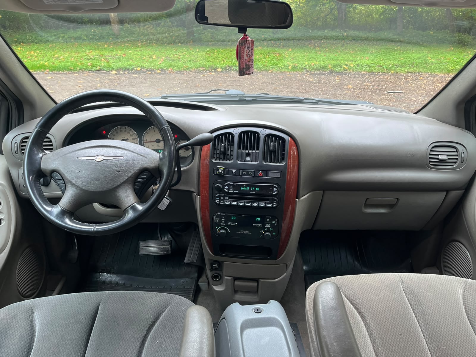 CHRYSLER GRAND VOYAGER 7-VIETAS