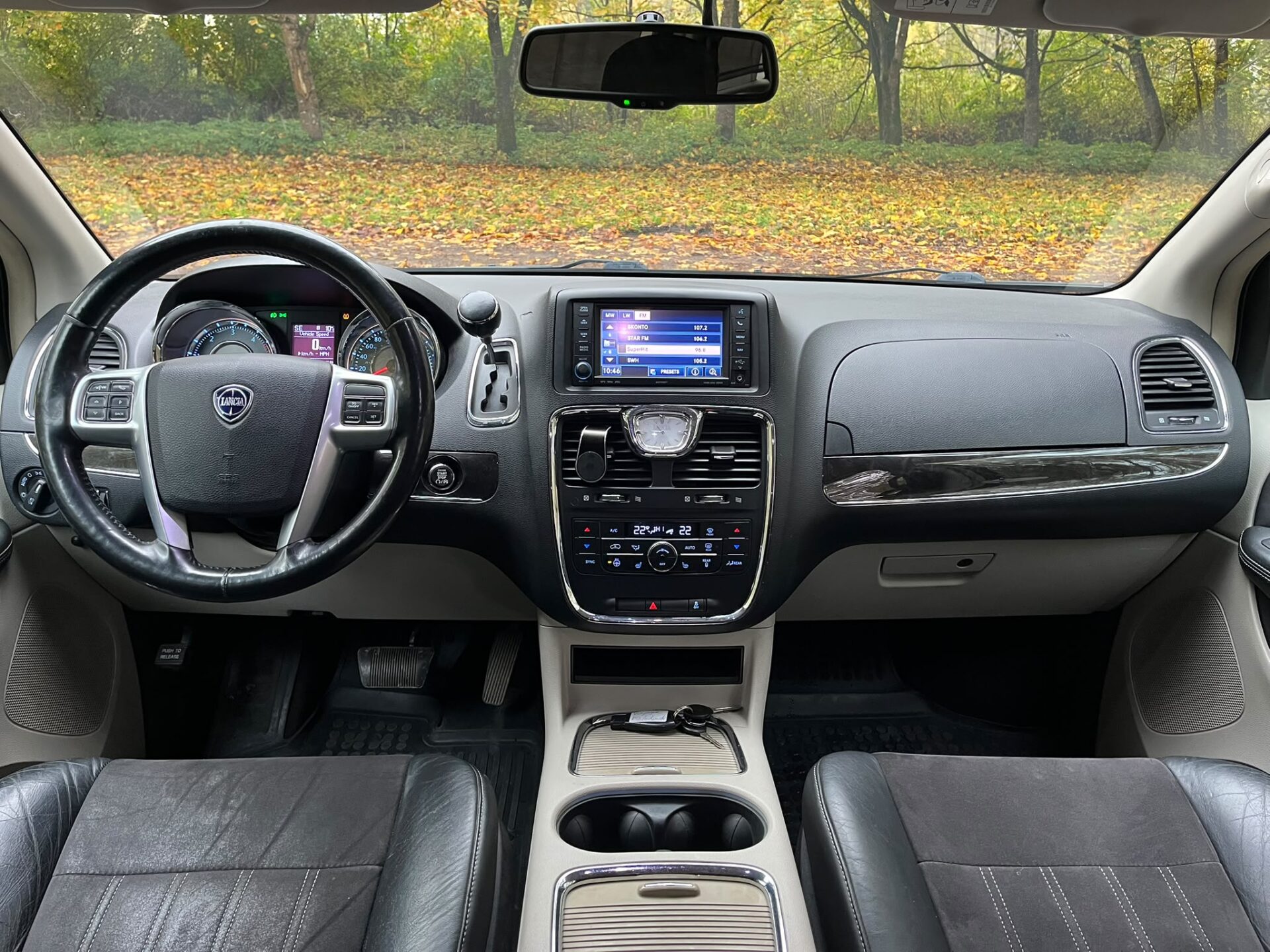 LANCIA VOYAGER 7-VIETAS