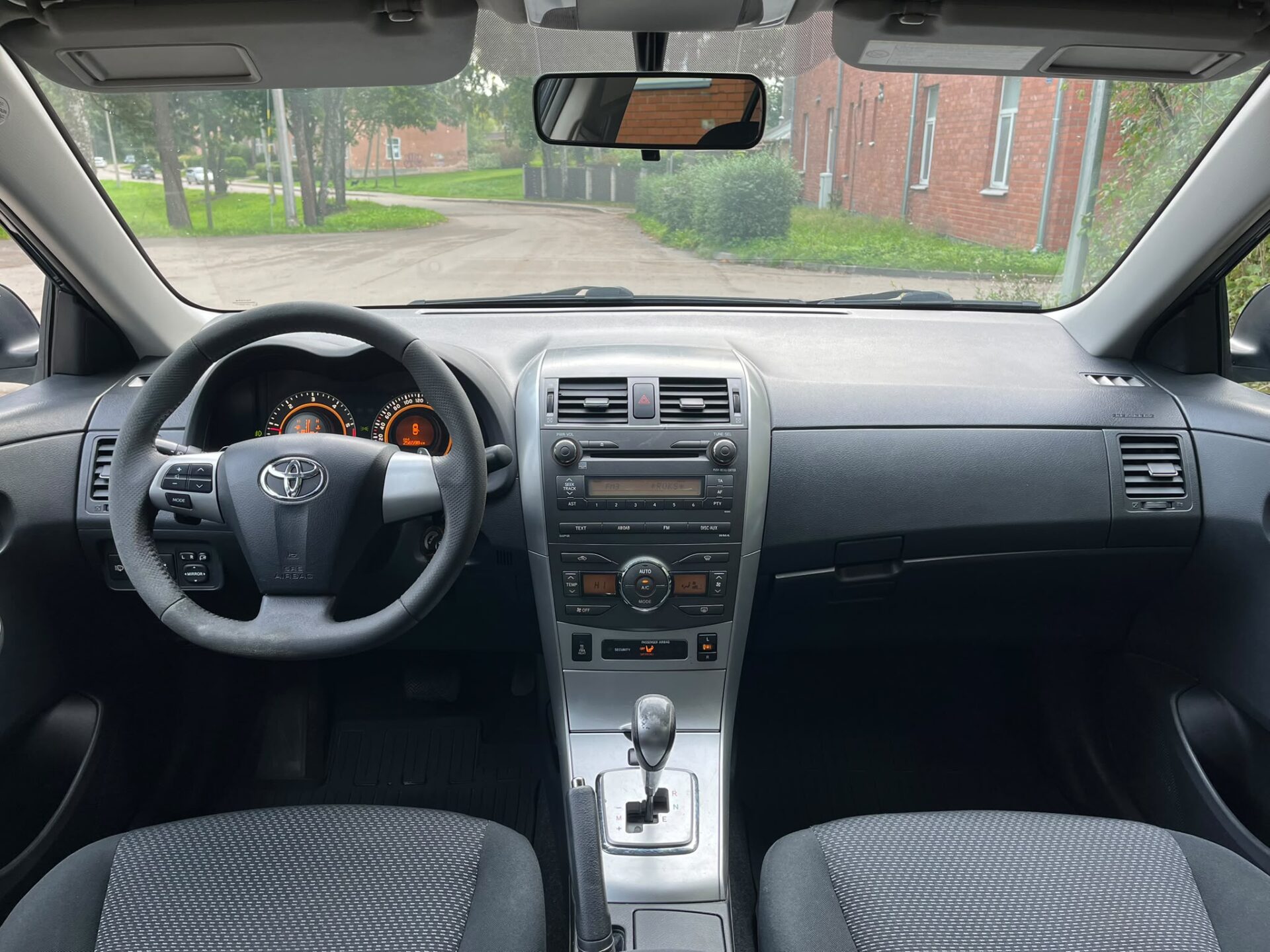 TOYOTA COROLLA
