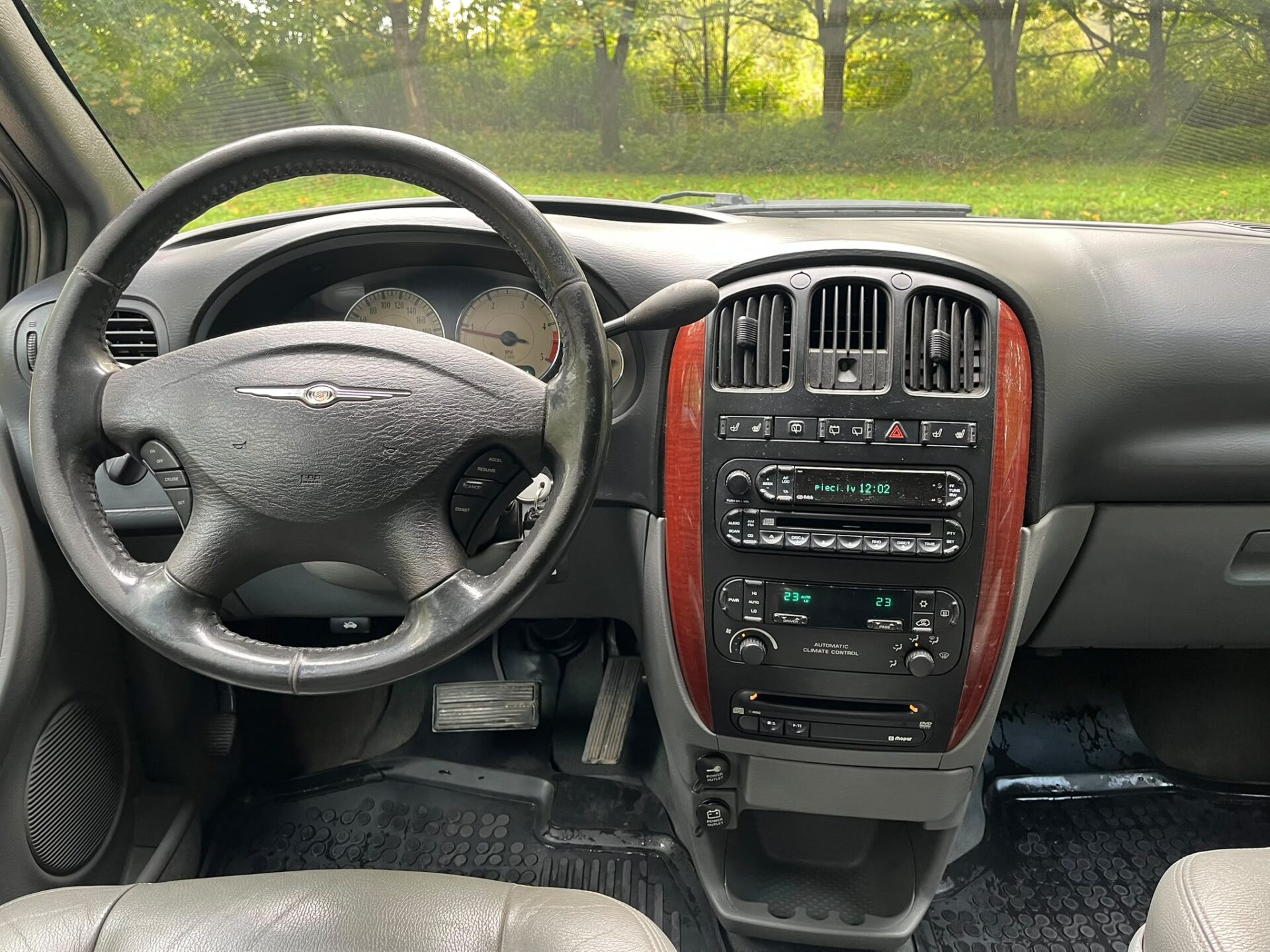 CHRYSLER VOYAGER 7-VIETAS