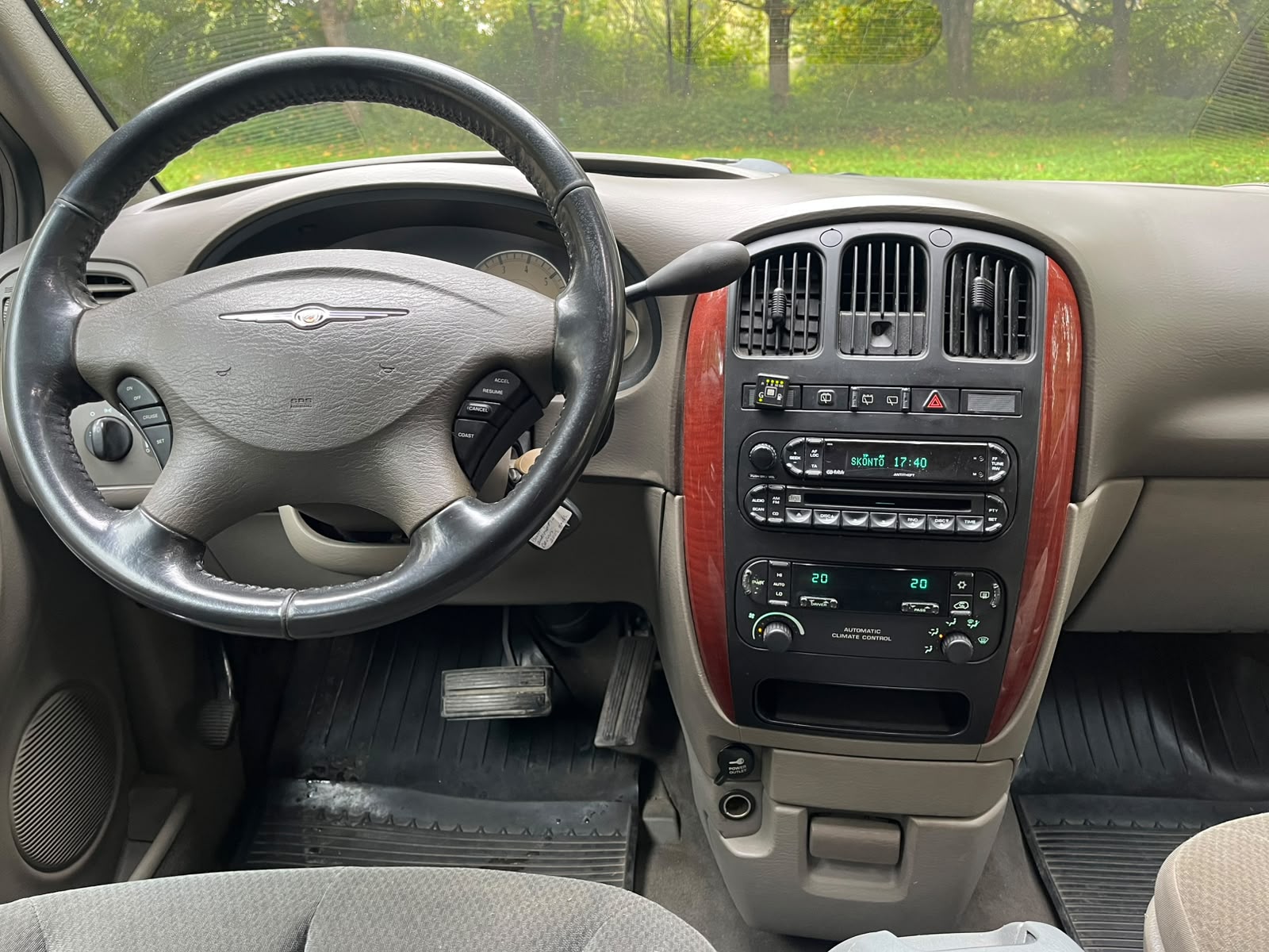 CHRYSLER GRAND VOYAGER 7-VIETAS