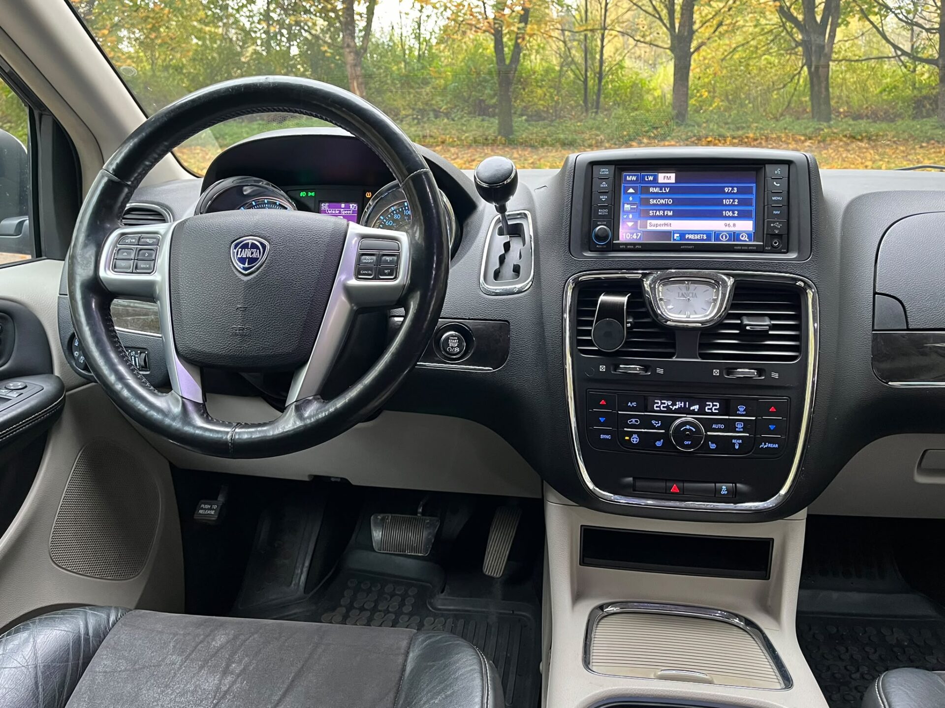 LANCIA VOYAGER 7-VIETAS