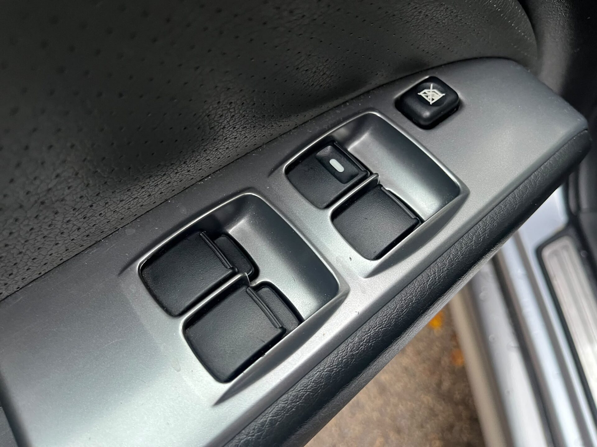 MITSUBISHI OUTLANDER 4WD