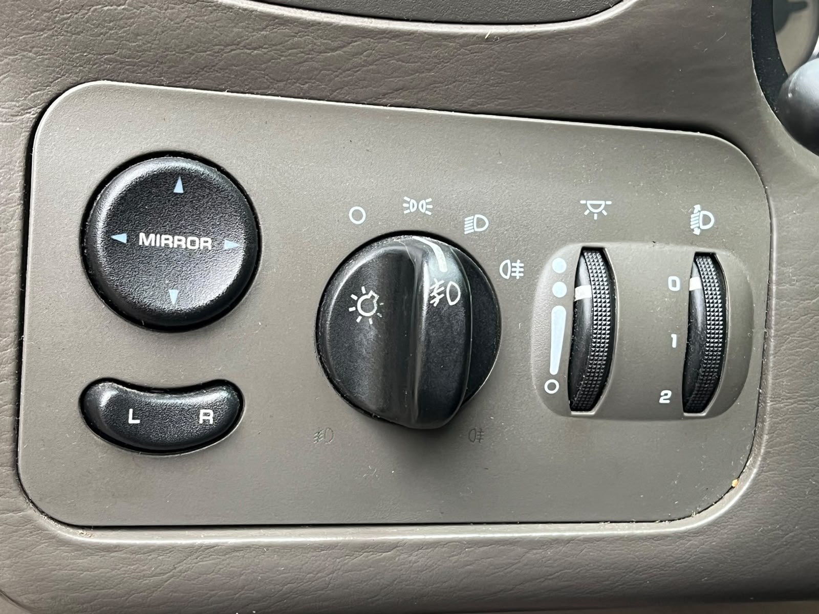 CHRYSLER GRAND VOYAGER 7-VIETAS