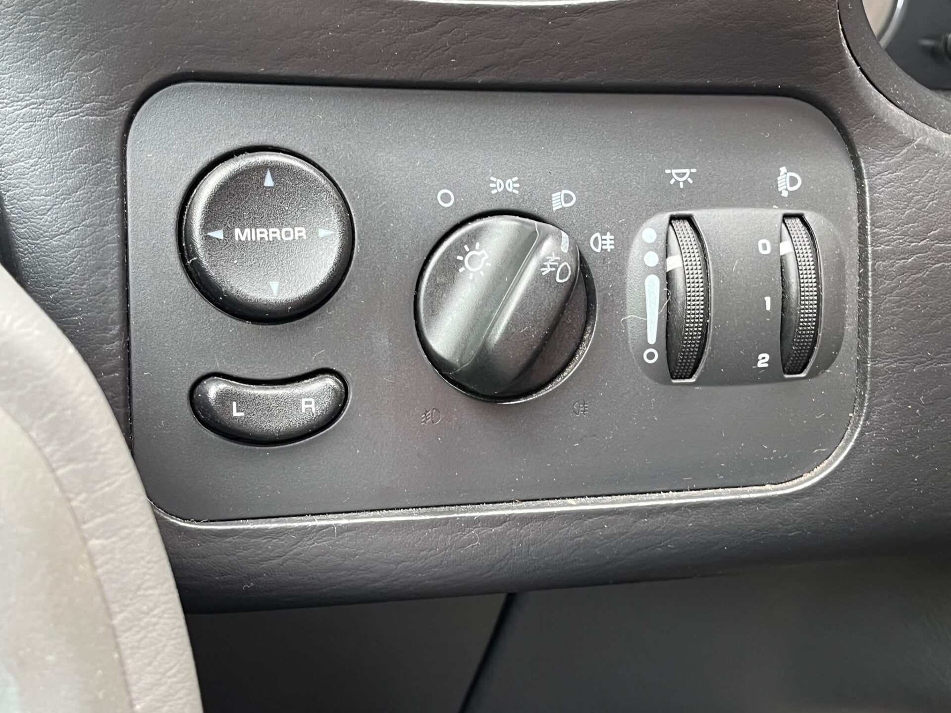 CHRYSLER VOYAGER 7-VIETAS
