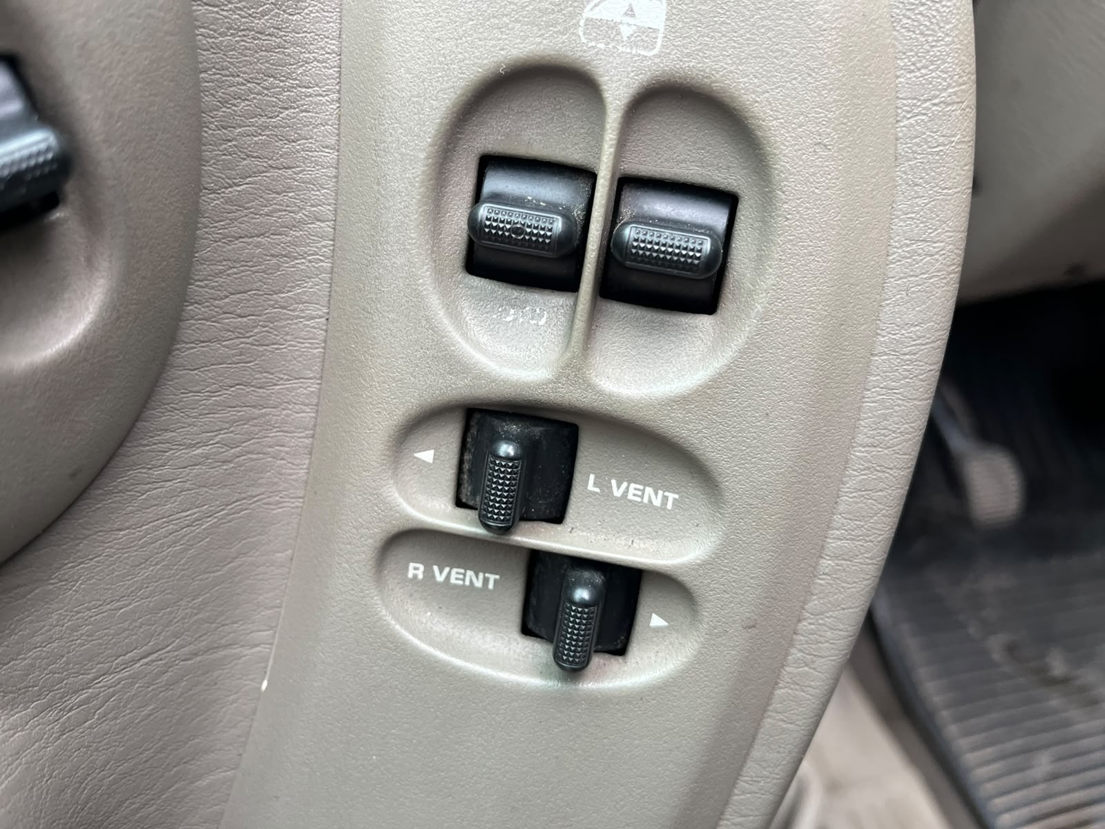 CHRYSLER GRAND VOYAGER 7-VIETAS