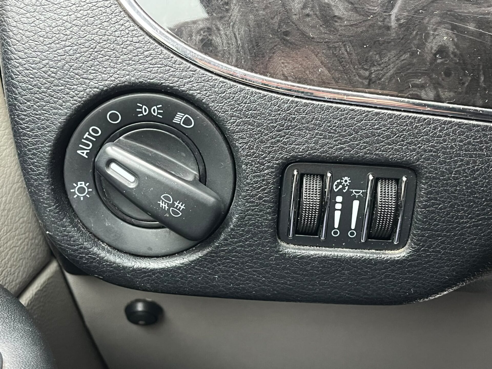 LANCIA VOYAGER 7-VIETAS