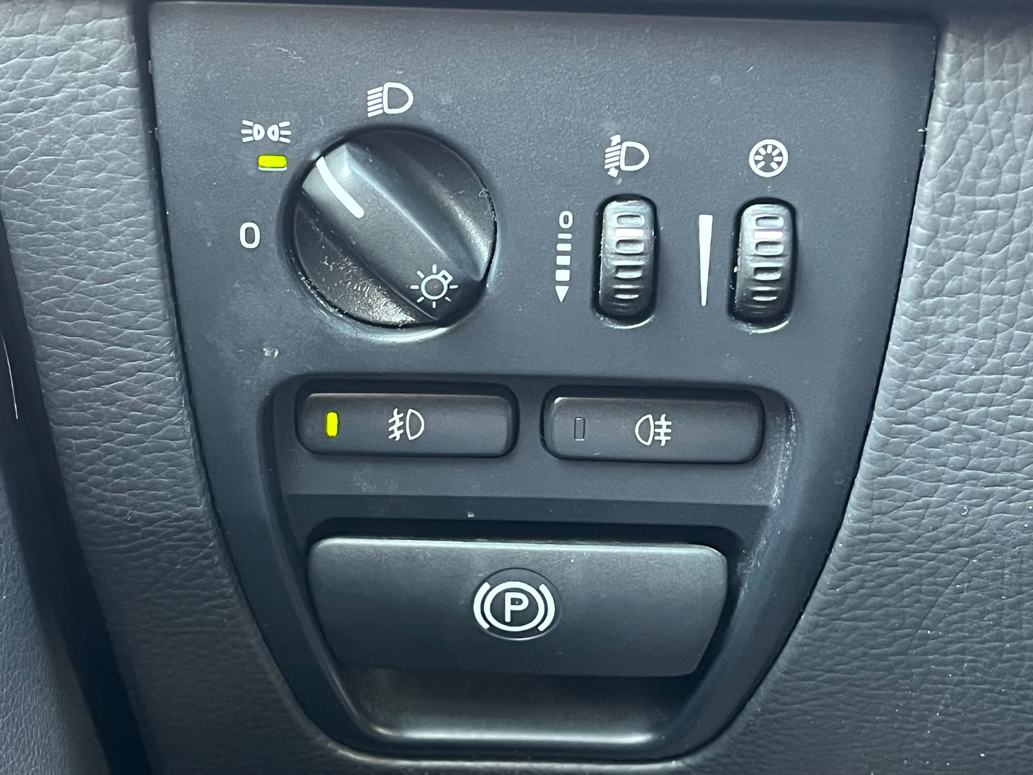 VOLVO XC90 7-VIETAS