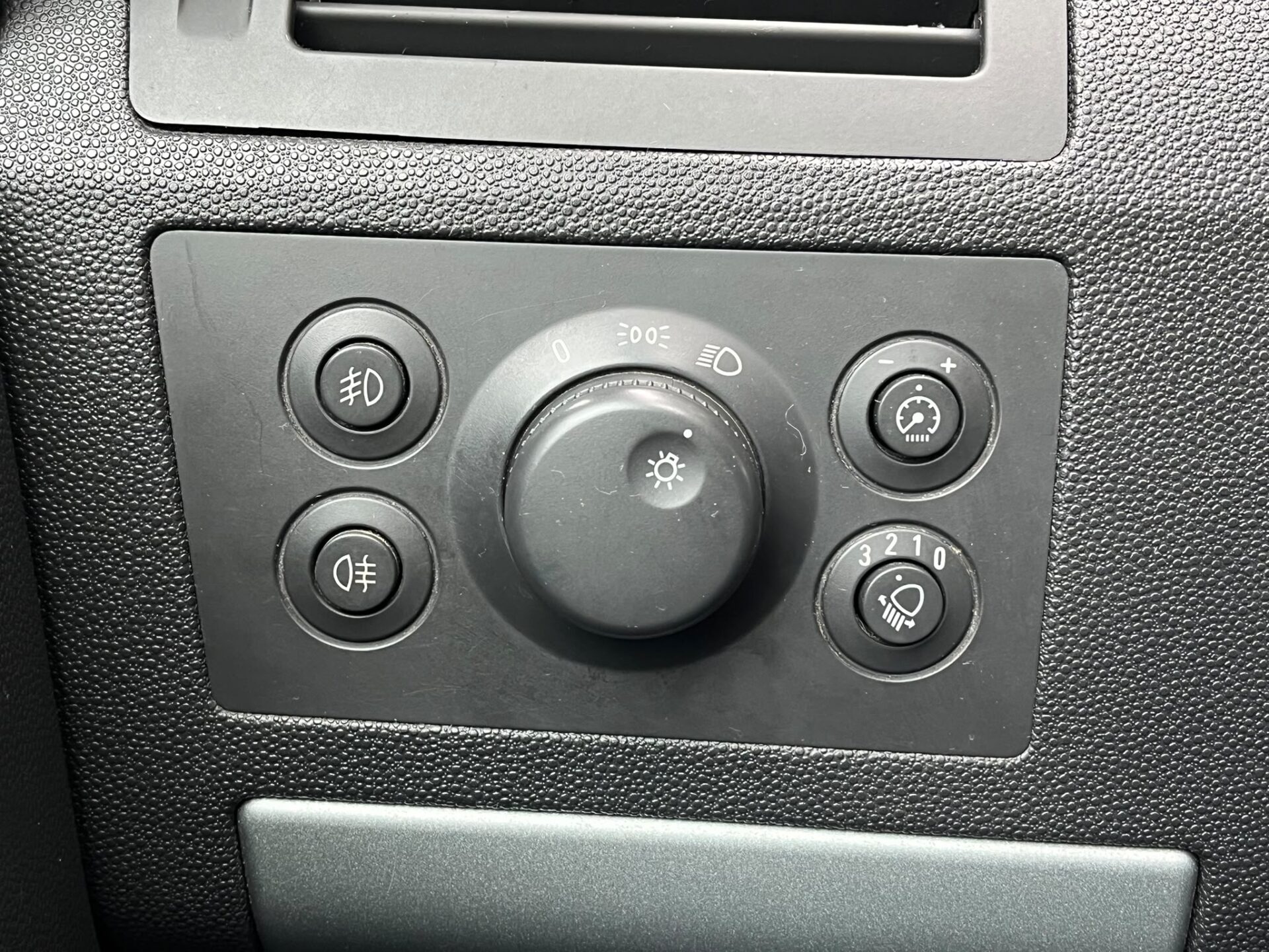 OPEL ZAFIRA 7-VIETAS