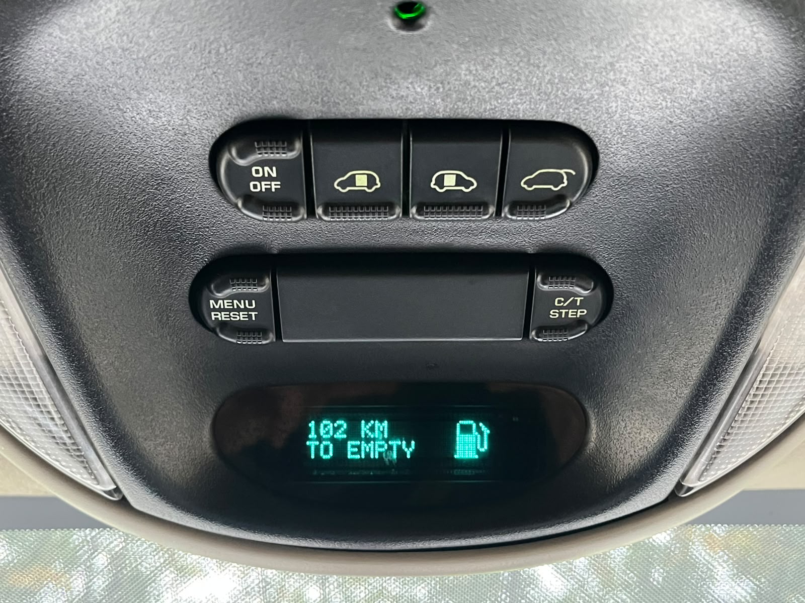 CHRYSLER GRAND VOYAGER 7-VIETAS
