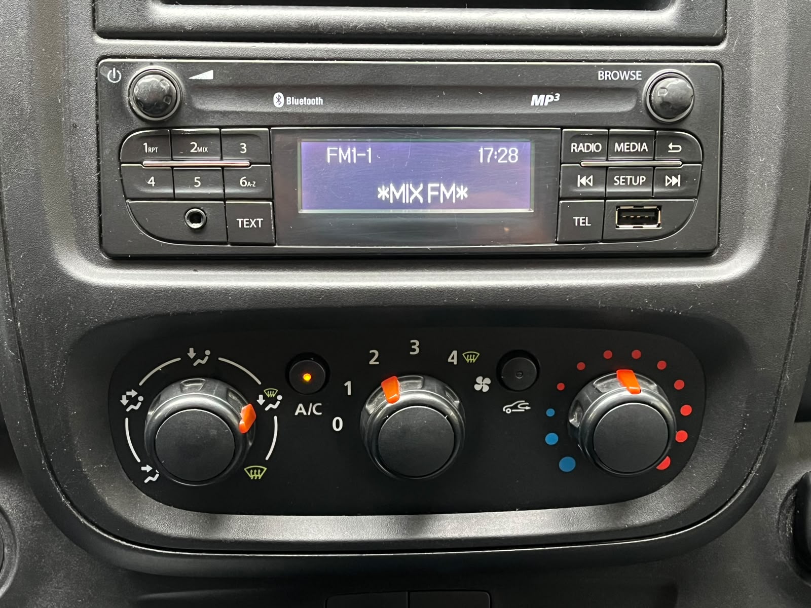 Opel Vivaro-B 3-vietas kravas buss