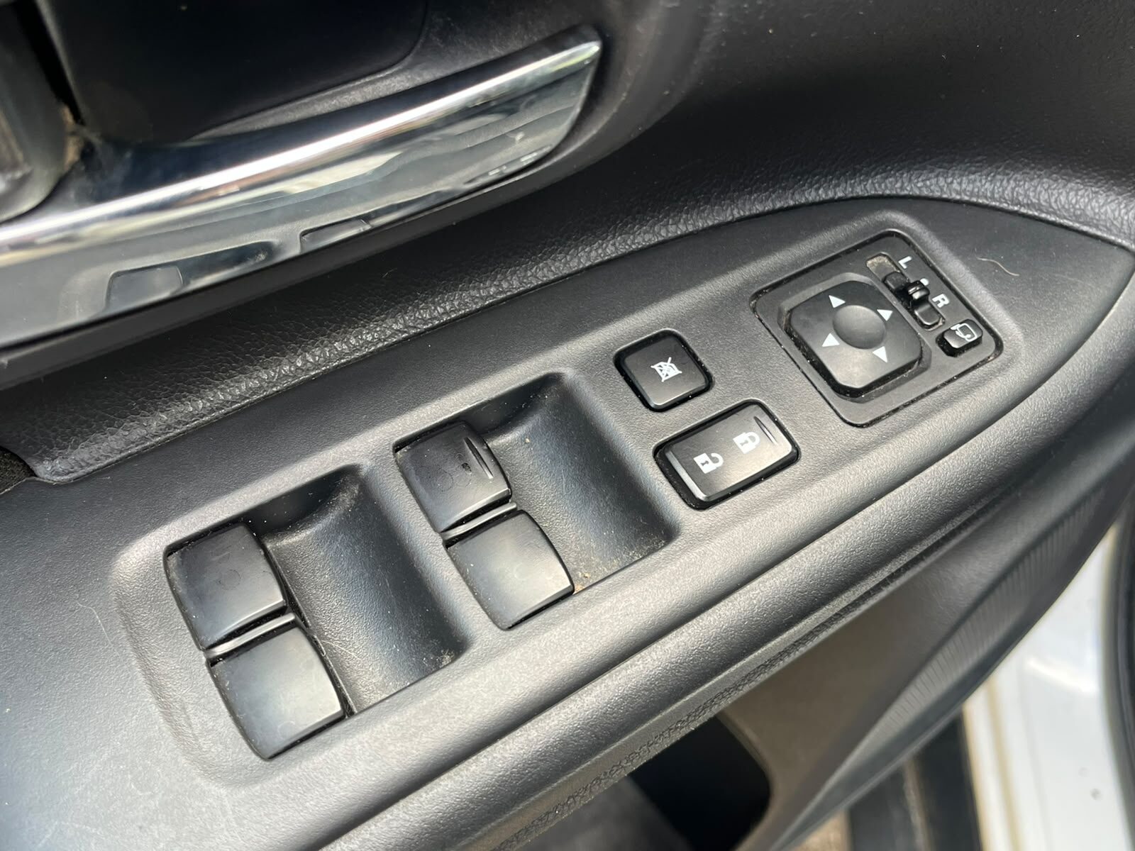 MITSUBISHI OUTLANDER 4WD