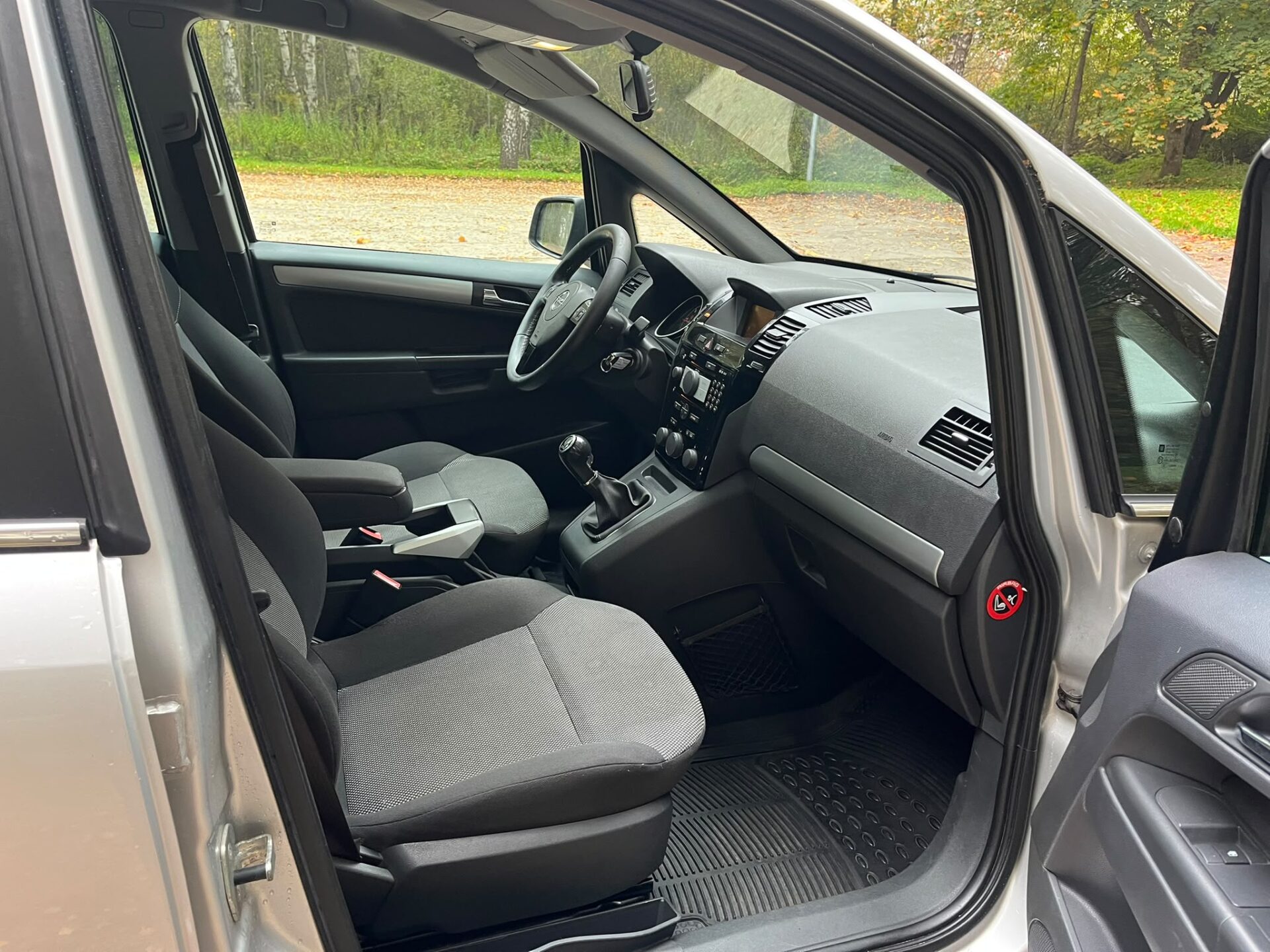 OPEL ZAFIRA 7-VIETAS