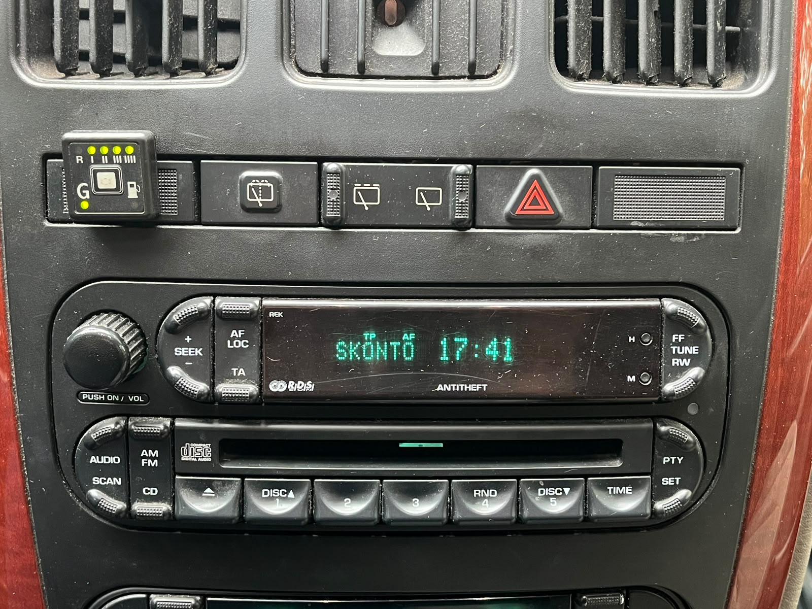 CHRYSLER GRAND VOYAGER 7-VIETAS