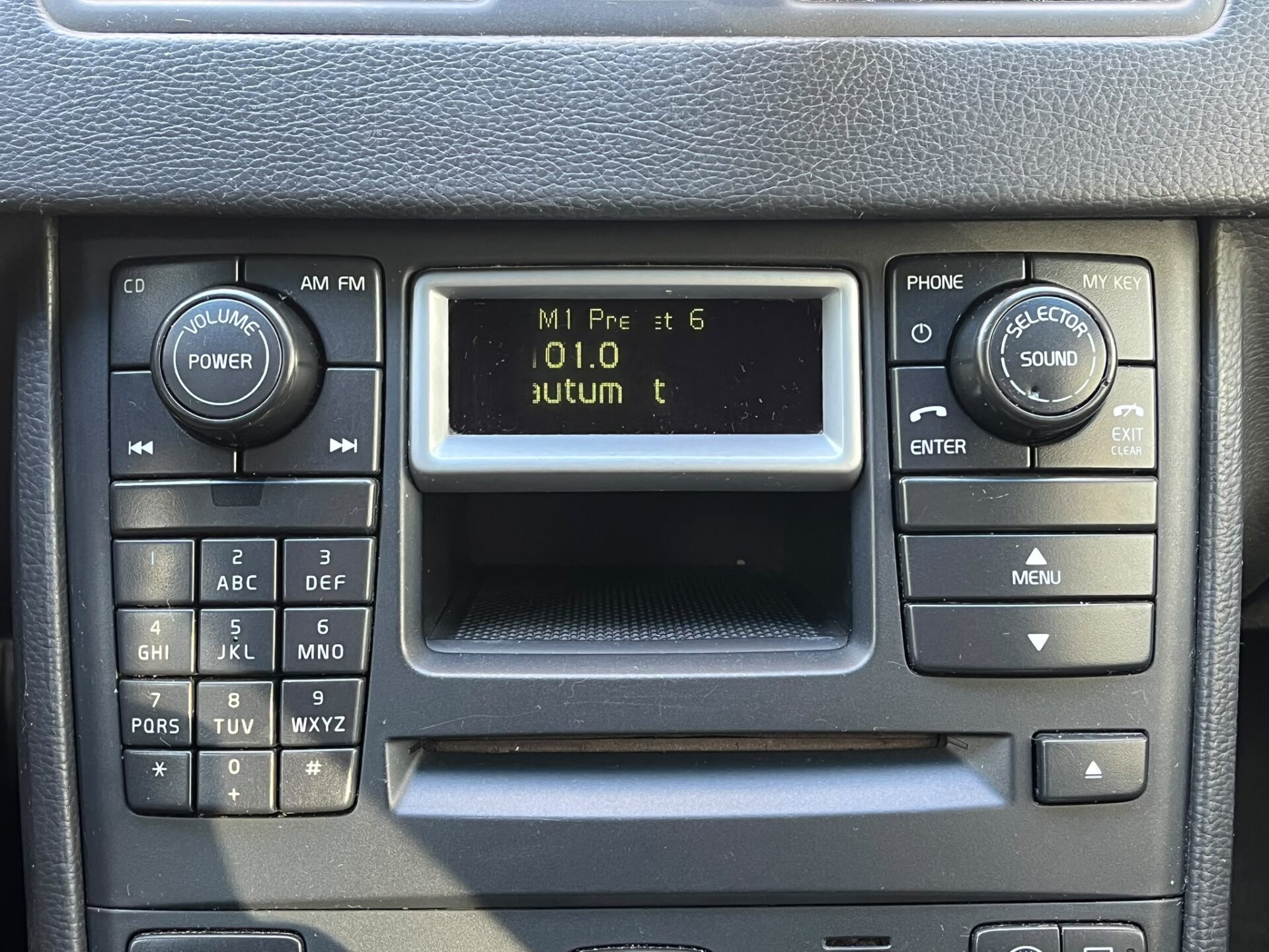 VOLVO XC90 7-VIETAS