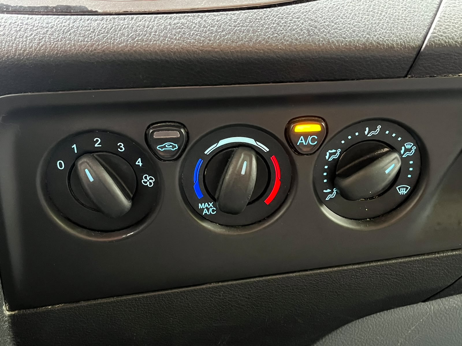 FORD TRANSIT CUSTOM 9-VIETAS