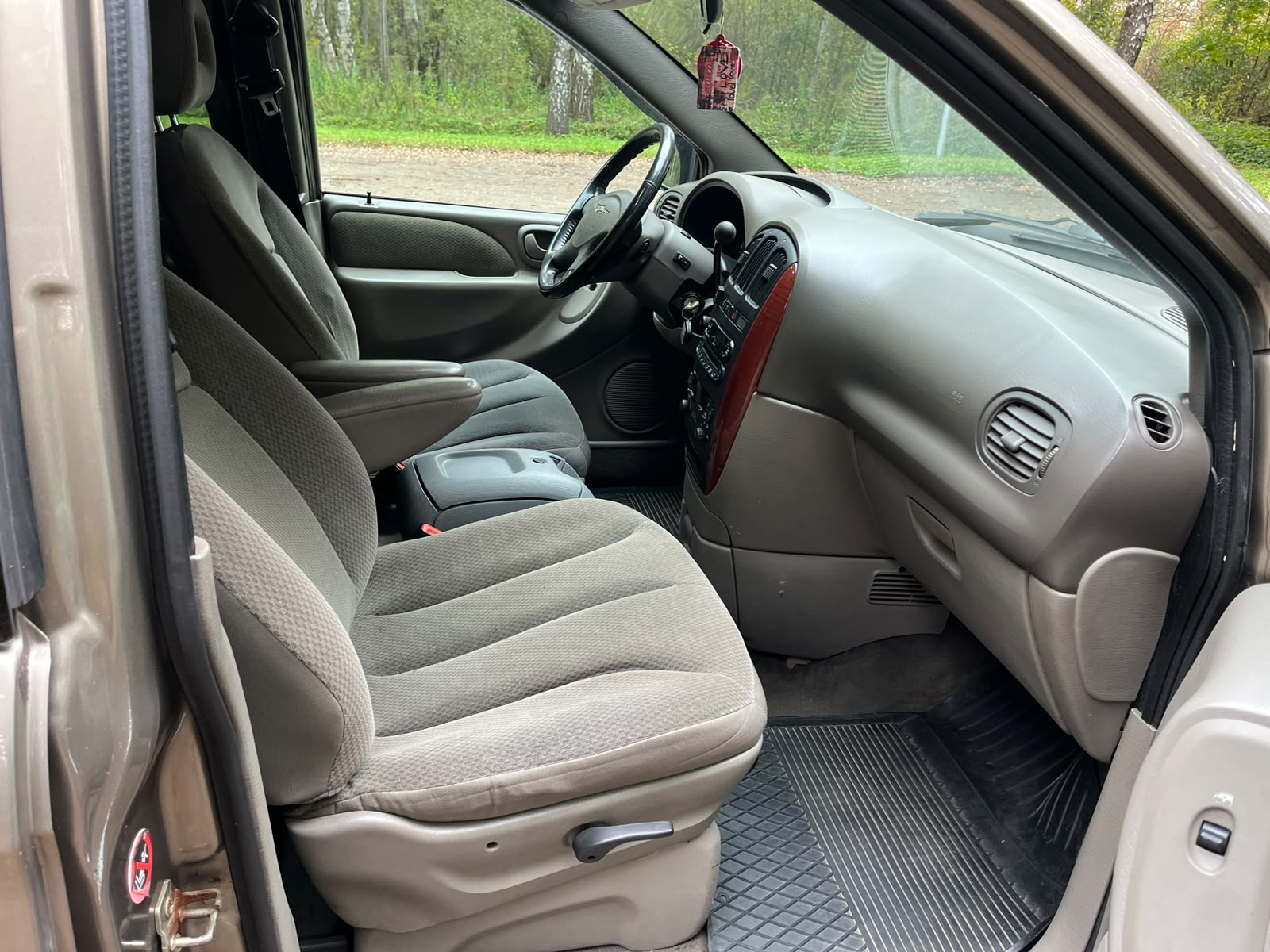 CHRYSLER GRAND VOYAGER 7-VIETAS