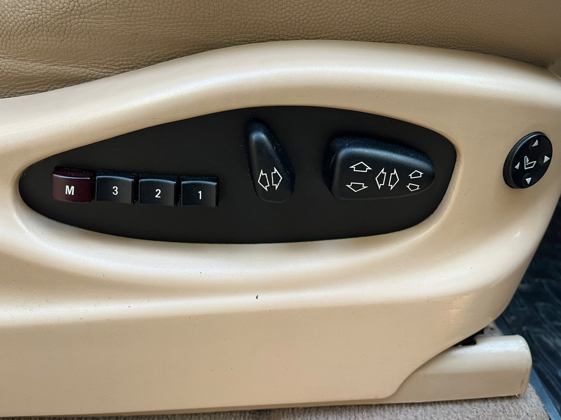 BMW X5(E53)