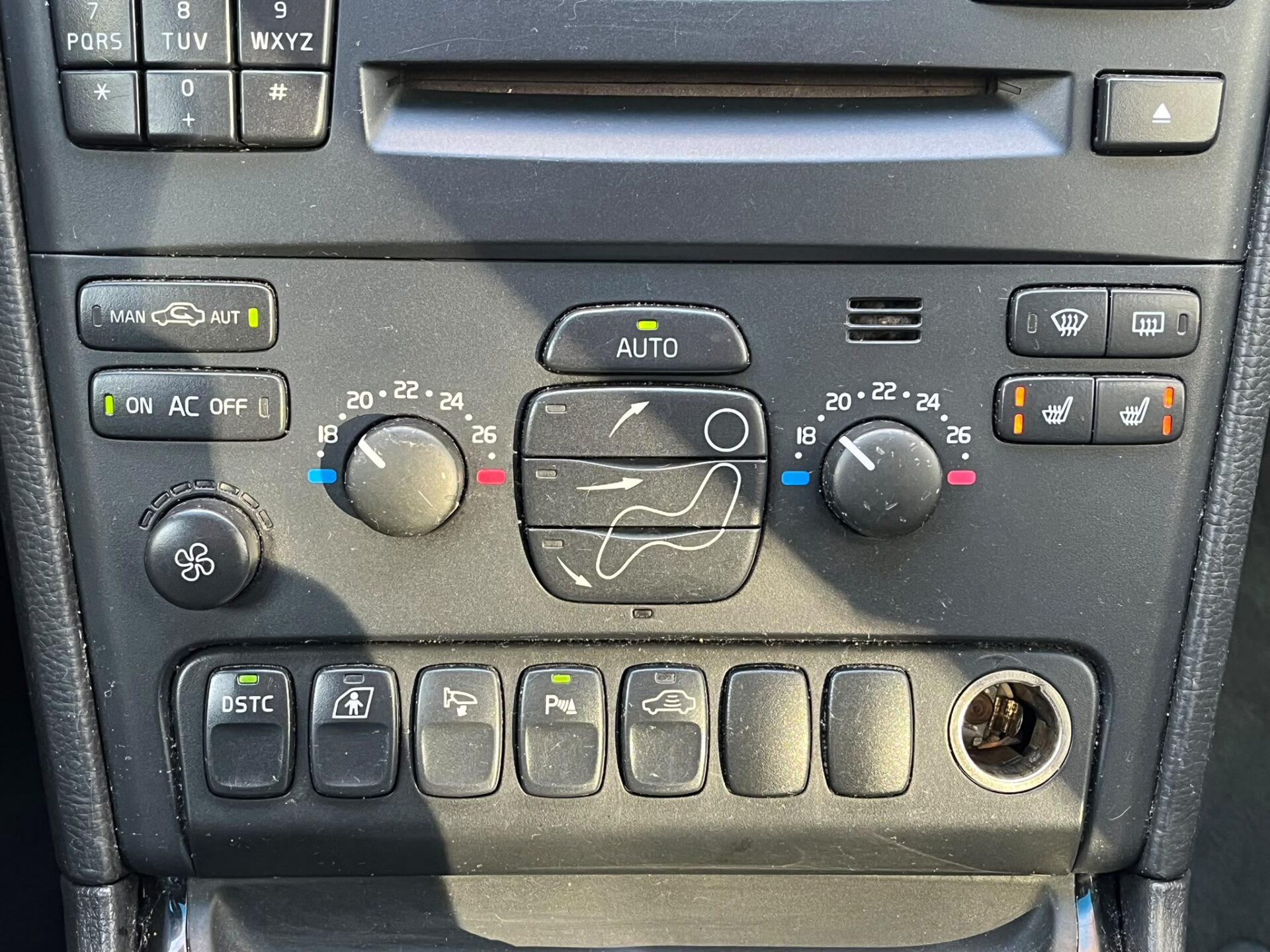 VOLVO XC90 7-VIETAS