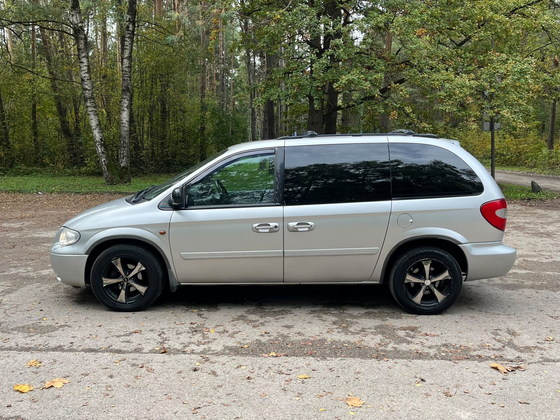 CHRYSLER VOYAGER 7-VIETAS