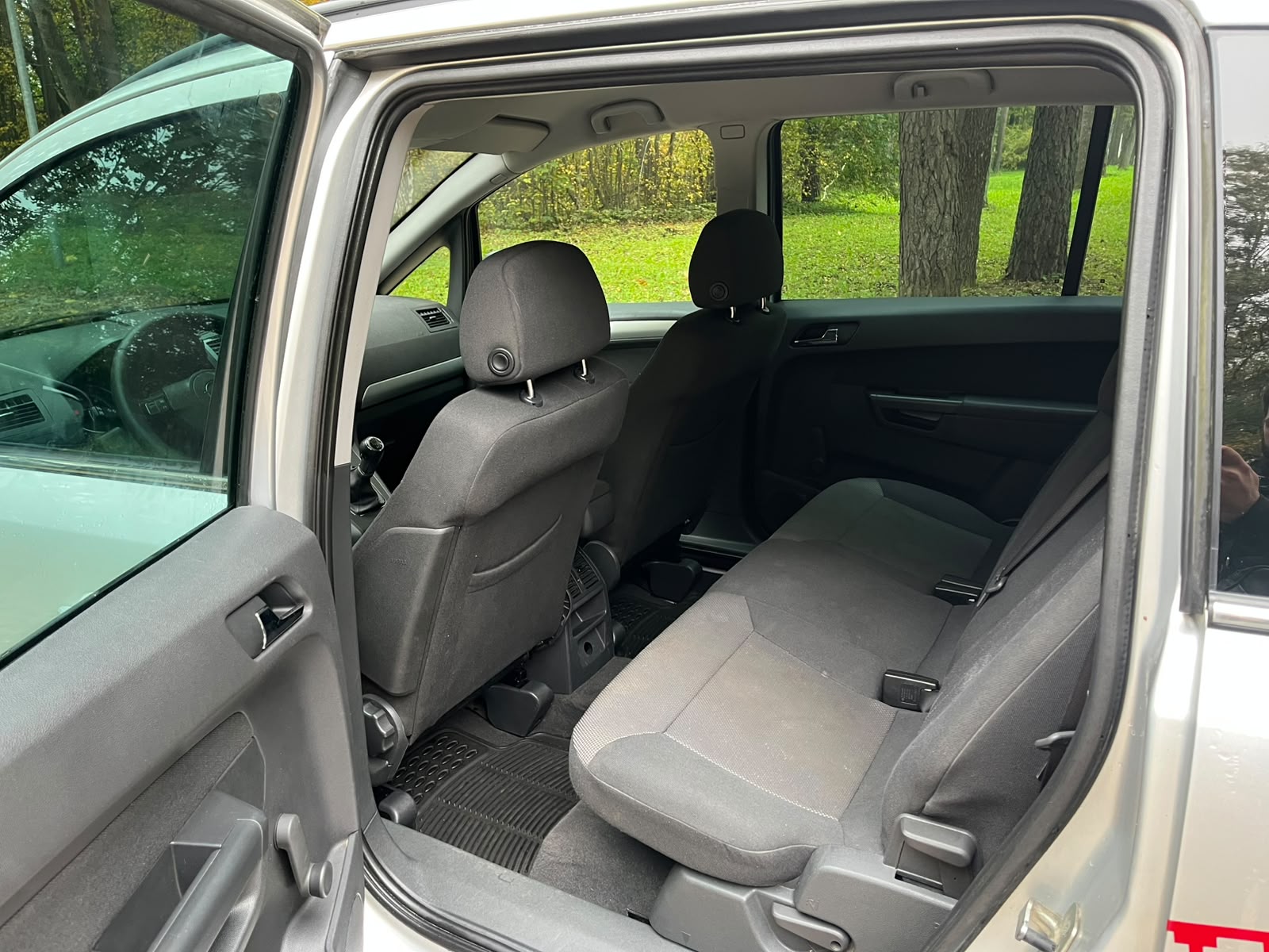 OPEL ZAFIRA 7-VIETAS