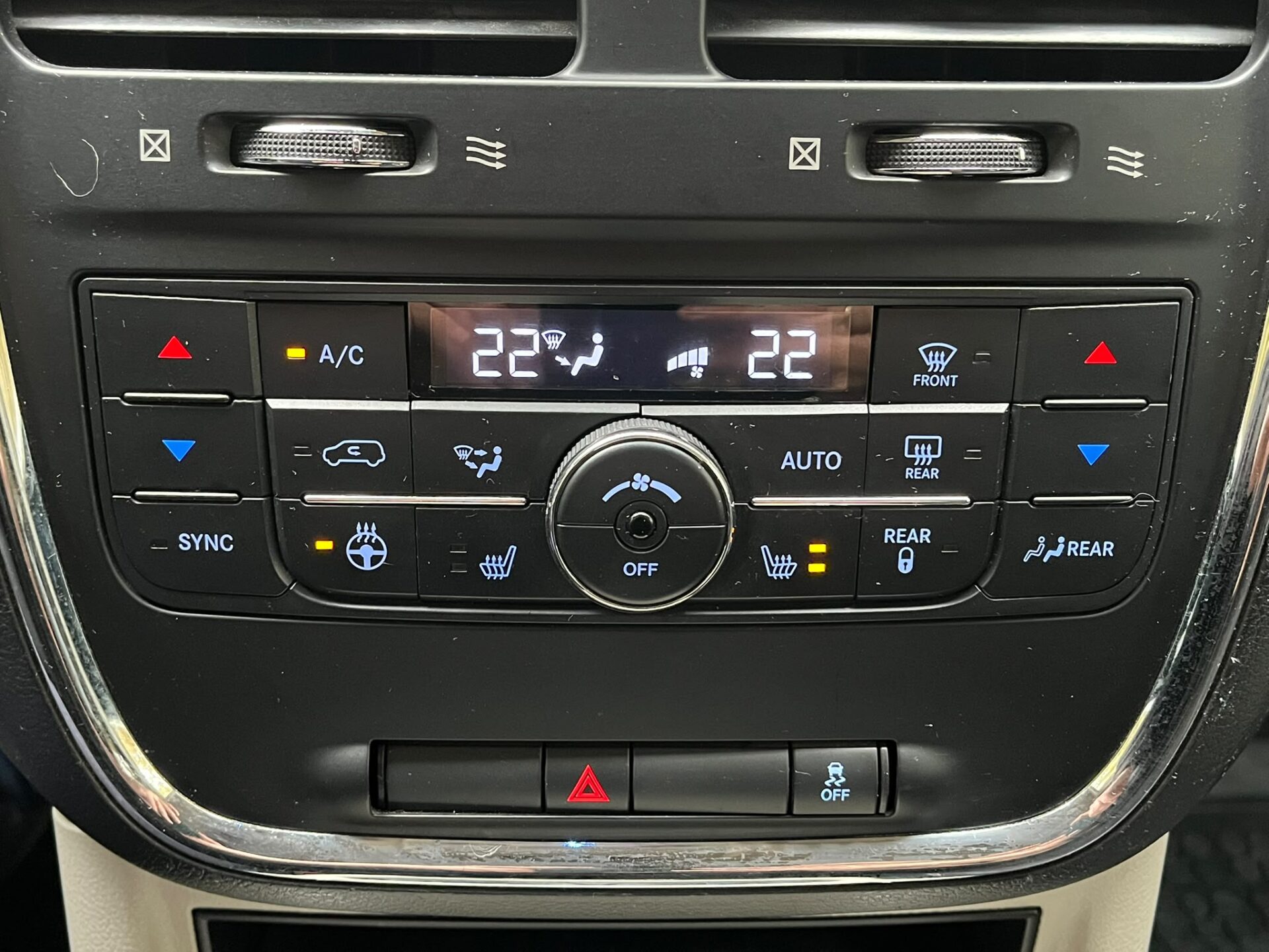 LANCIA VOYAGER 7-VIETAS