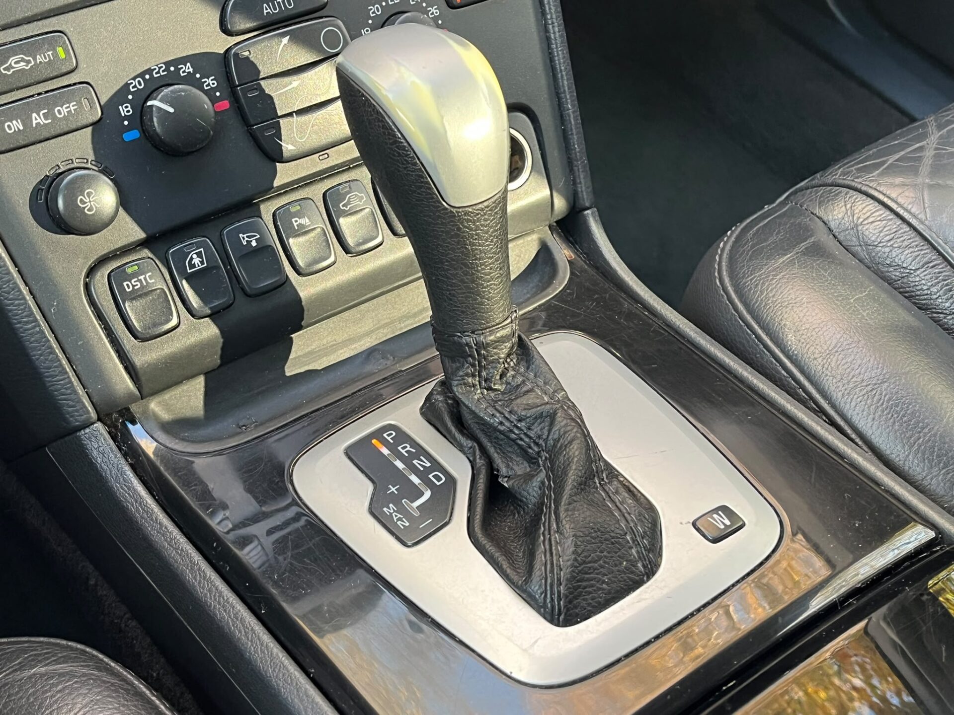 VOLVO XC90 7-VIETAS