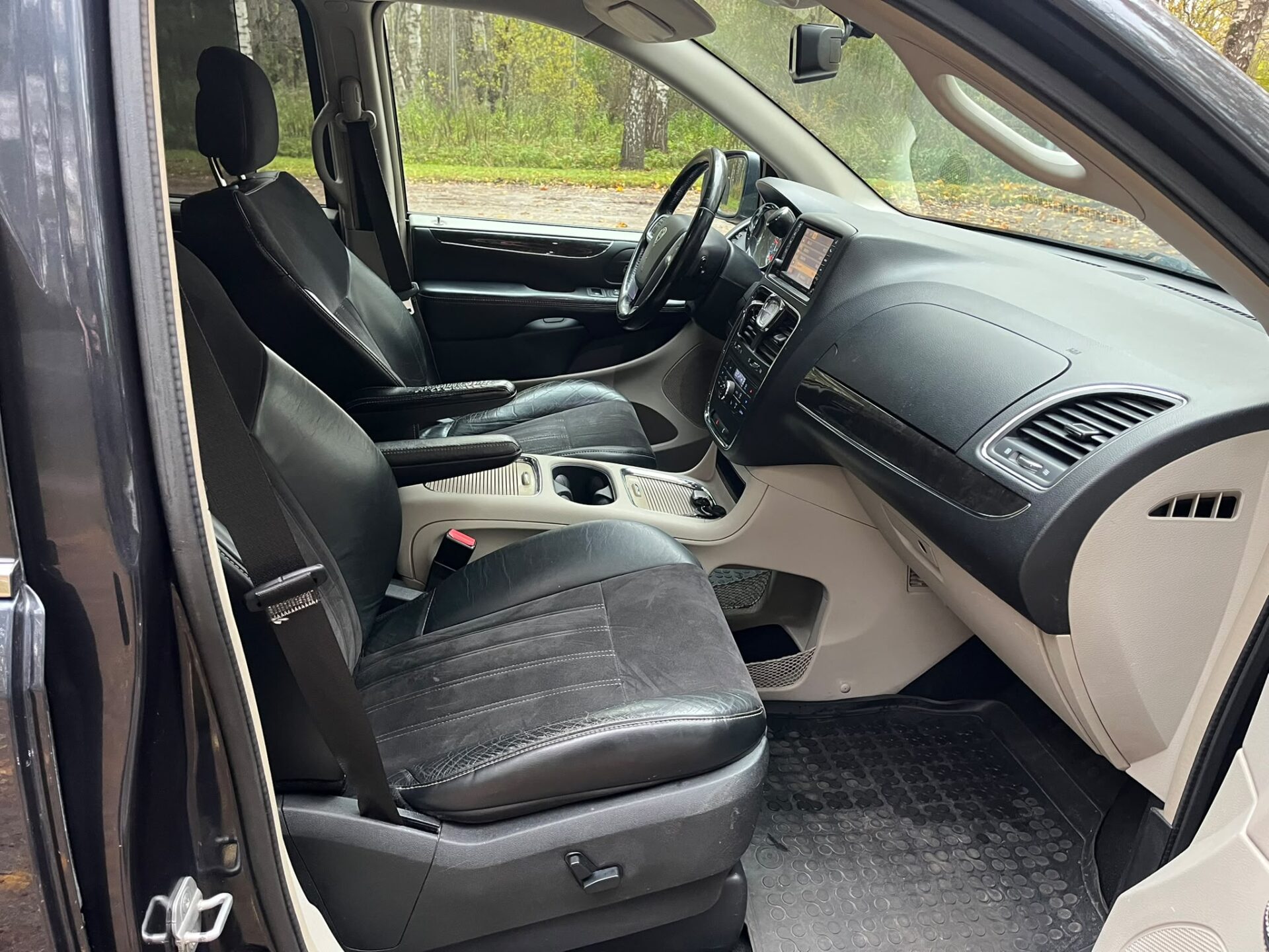 LANCIA VOYAGER 7-VIETAS