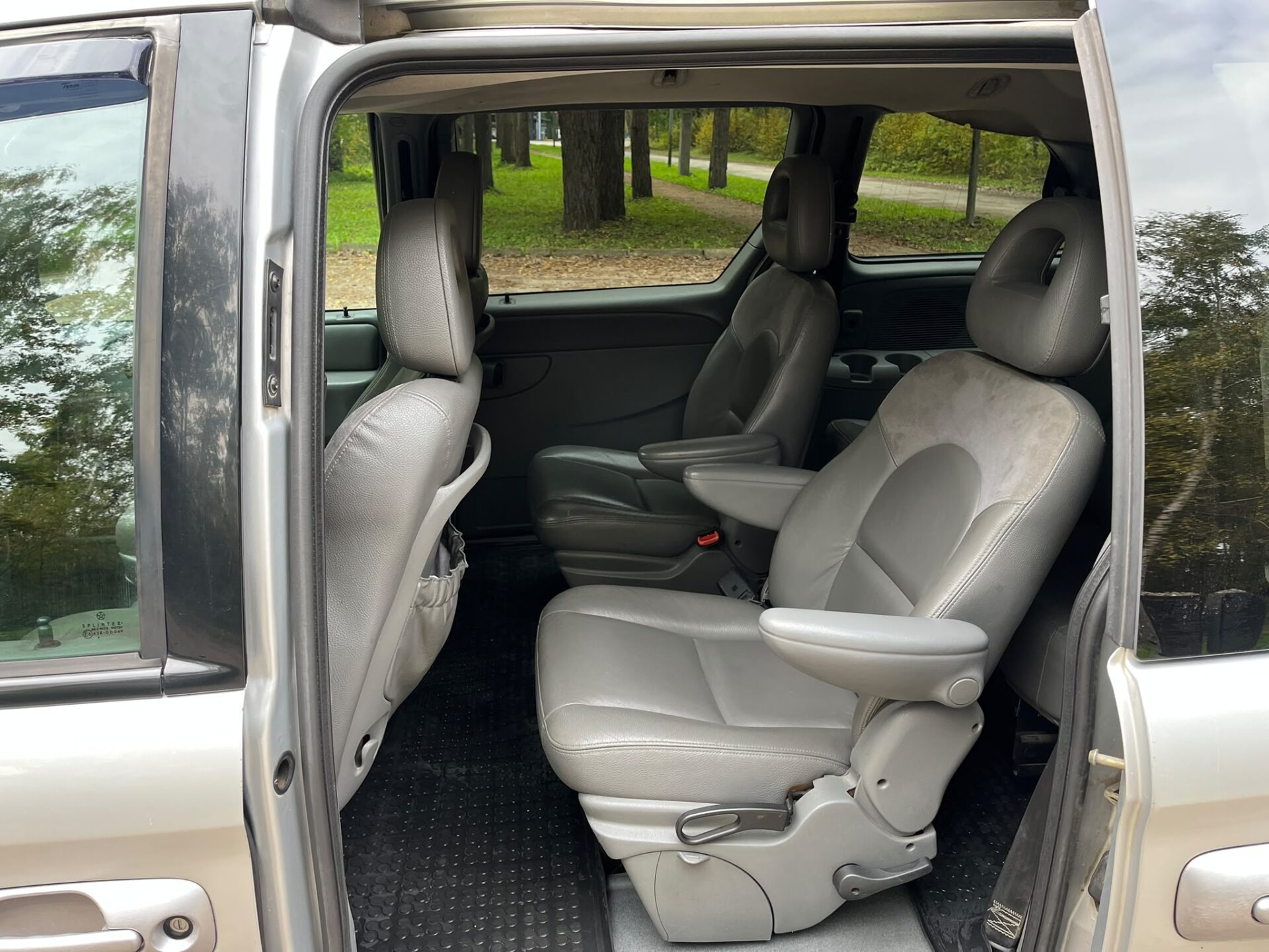 CHRYSLER VOYAGER 7-VIETAS