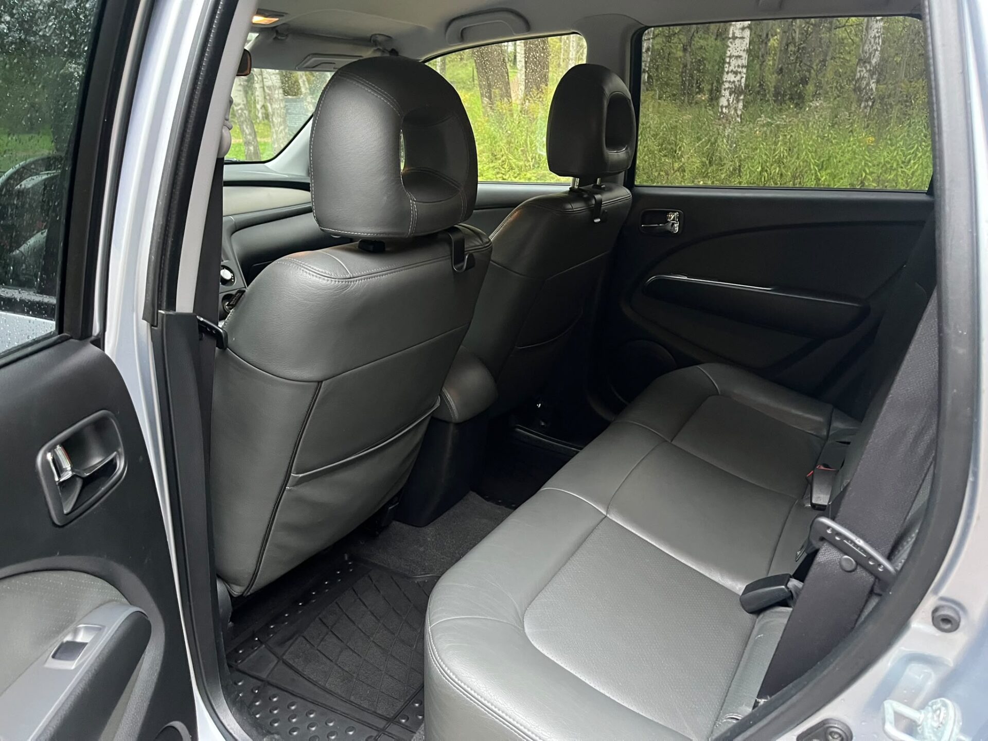 MITSUBISHI OUTLANDER 4WD