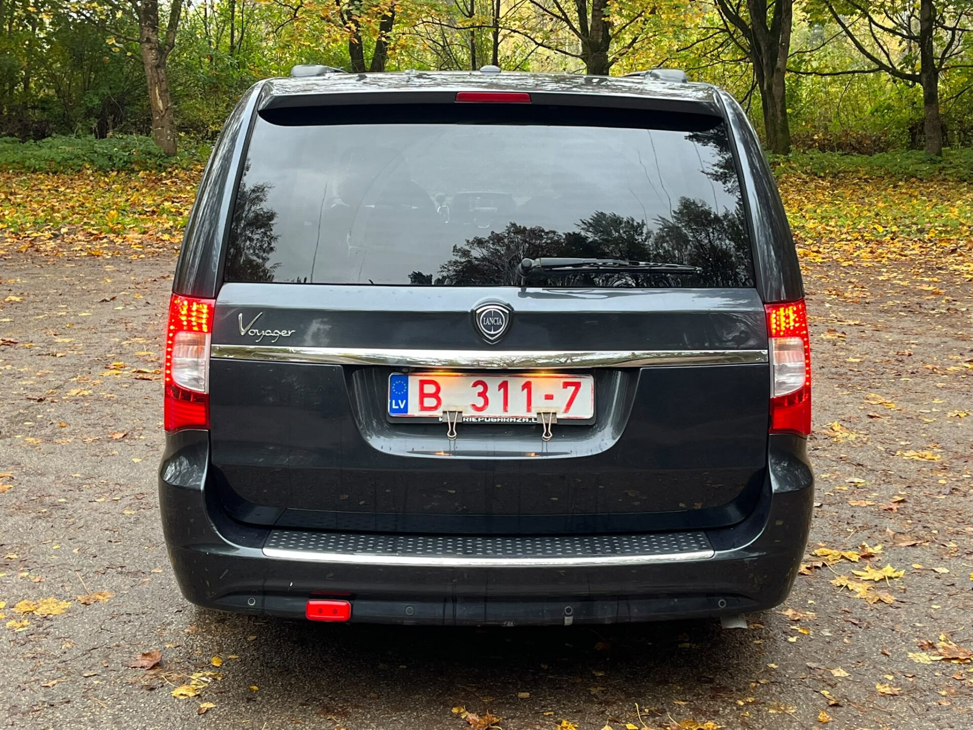 LANCIA VOYAGER 7-VIETAS