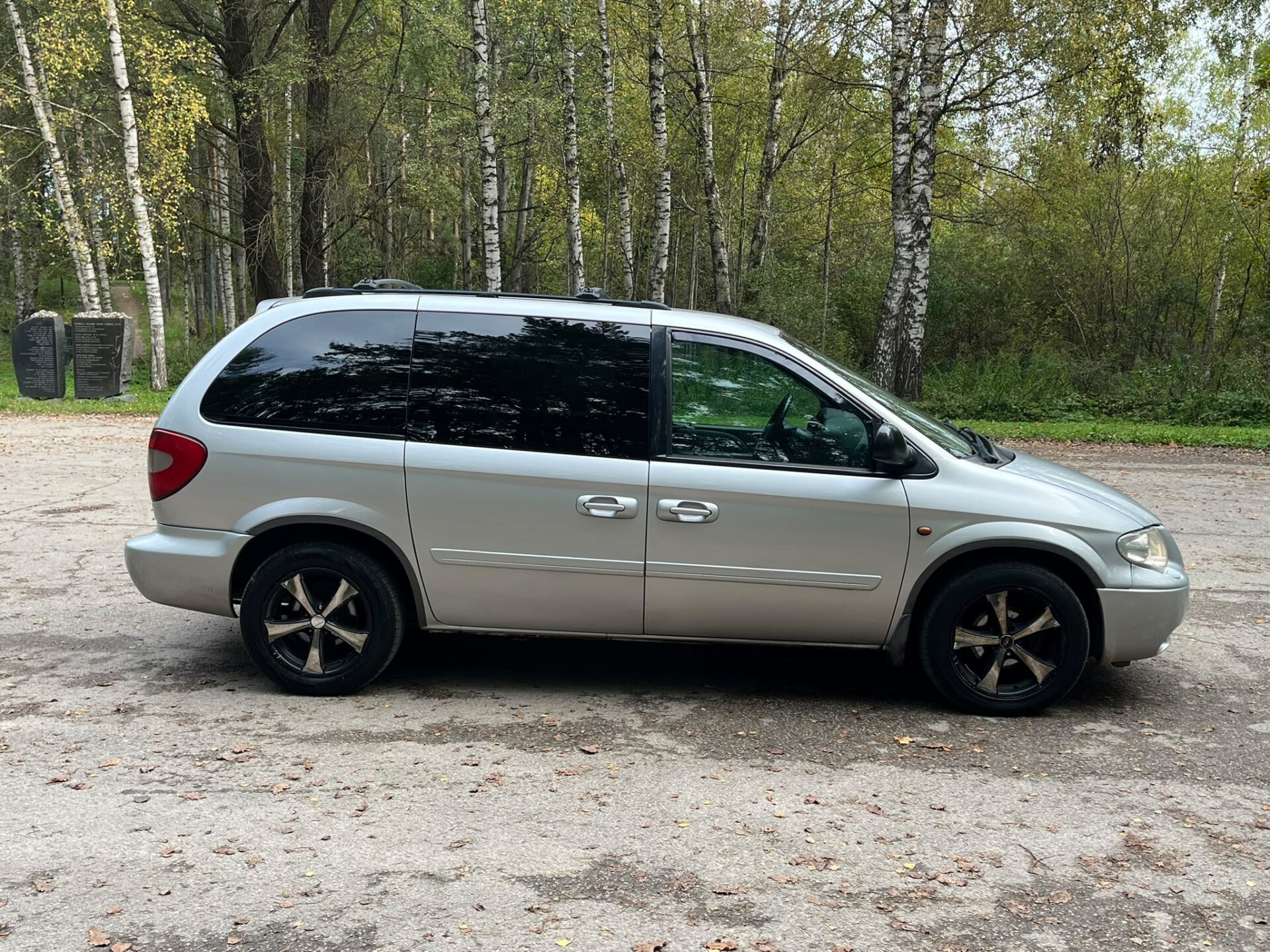 CHRYSLER VOYAGER 7-VIETAS