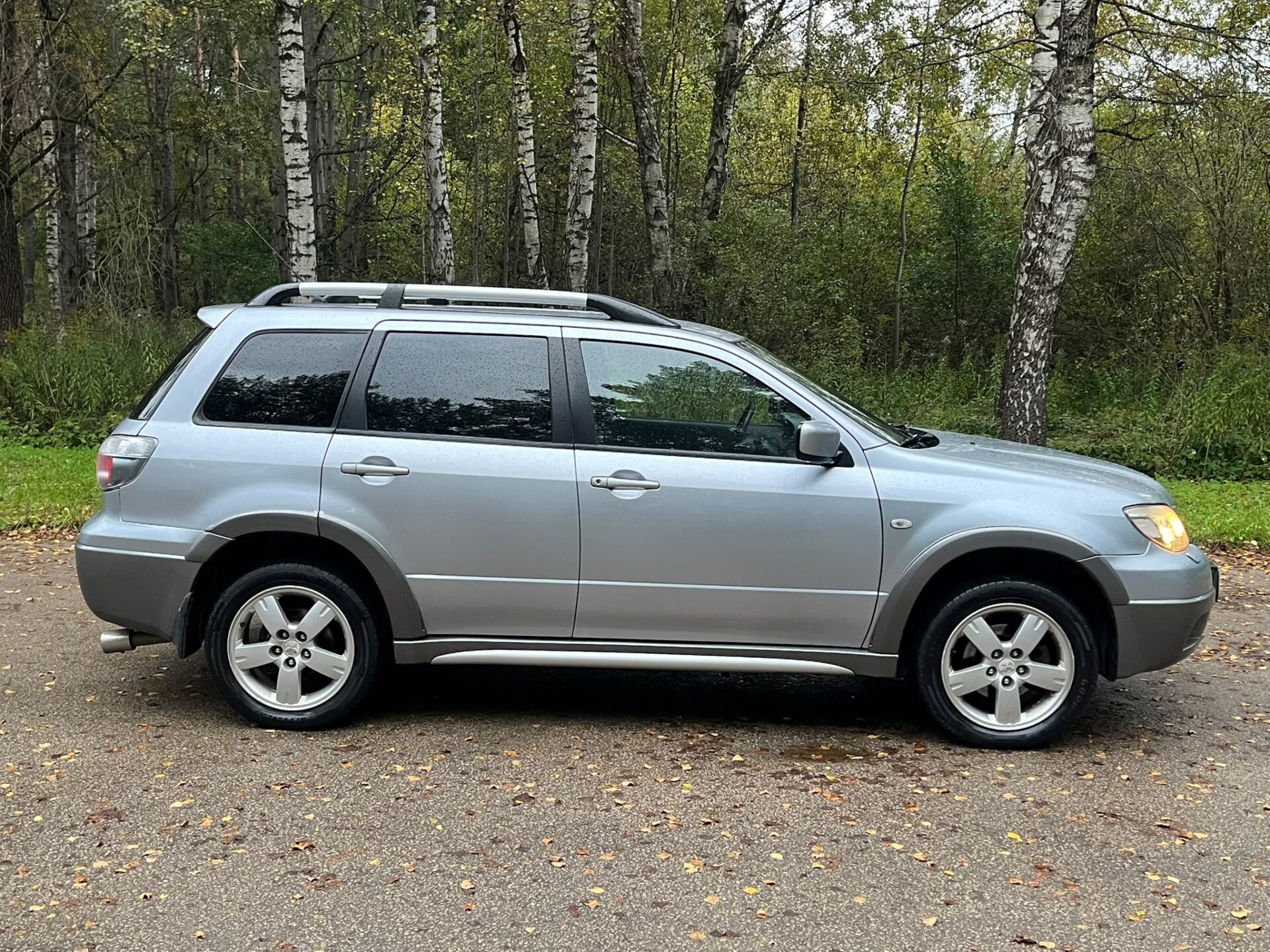 MITSUBISHI OUTLANDER 4WD