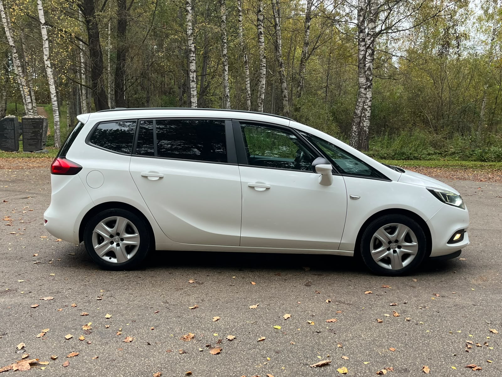 OPEL ZAFIRA TOURER 7-VIETAS