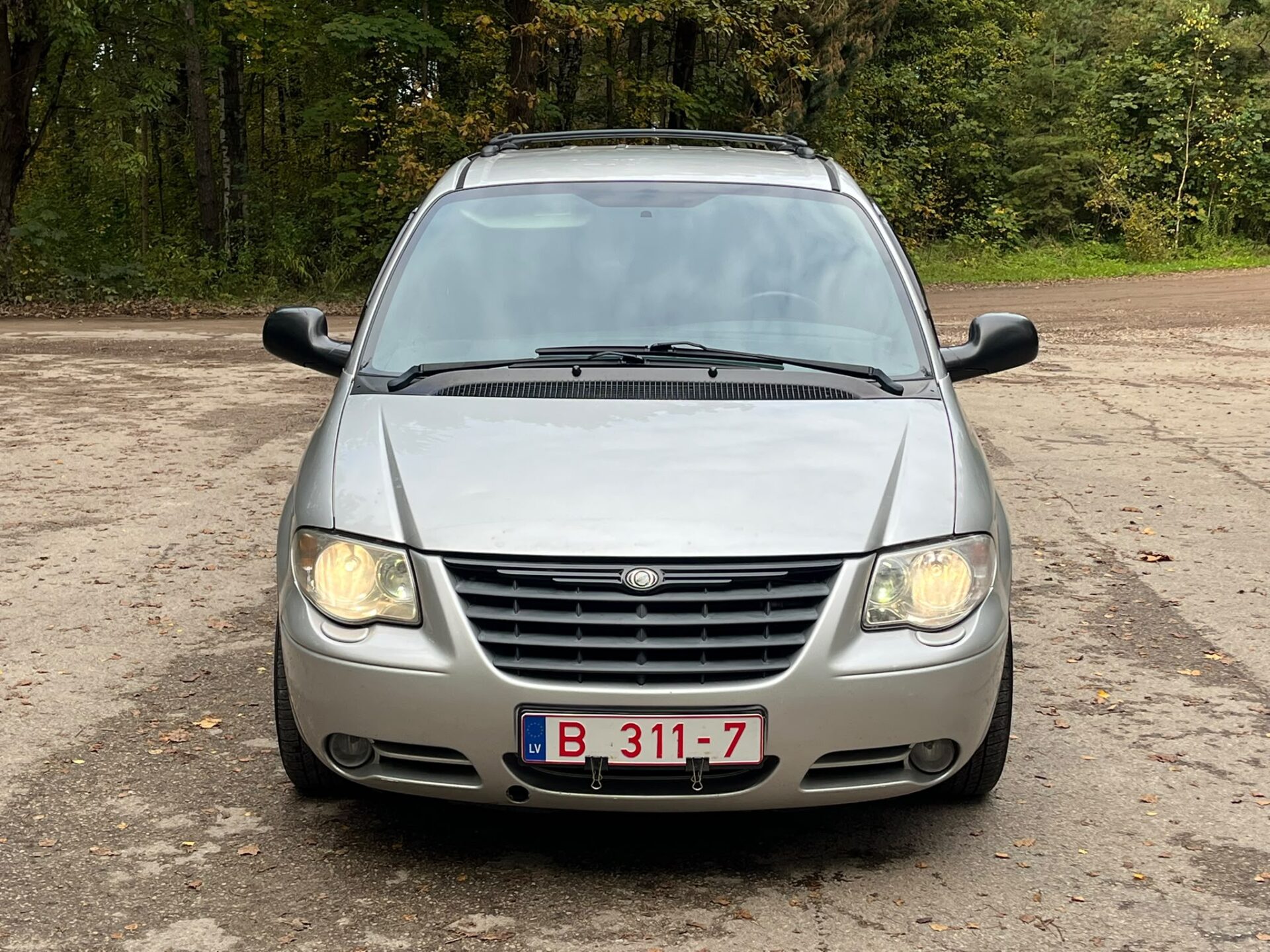 CHRYSLER VOYAGER 7-VIETAS