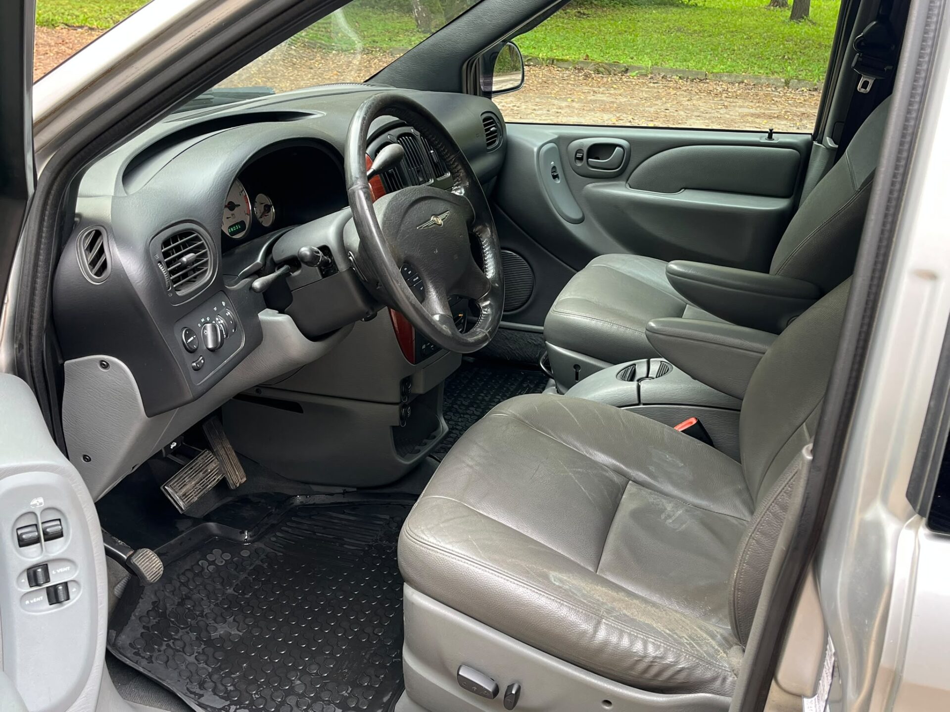 CHRYSLER VOYAGER 7-VIETAS
