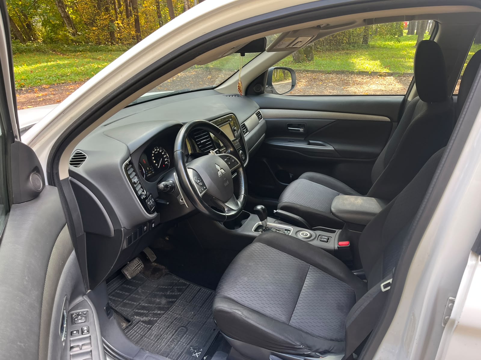 MITSUBISHI OUTLANDER 4WD