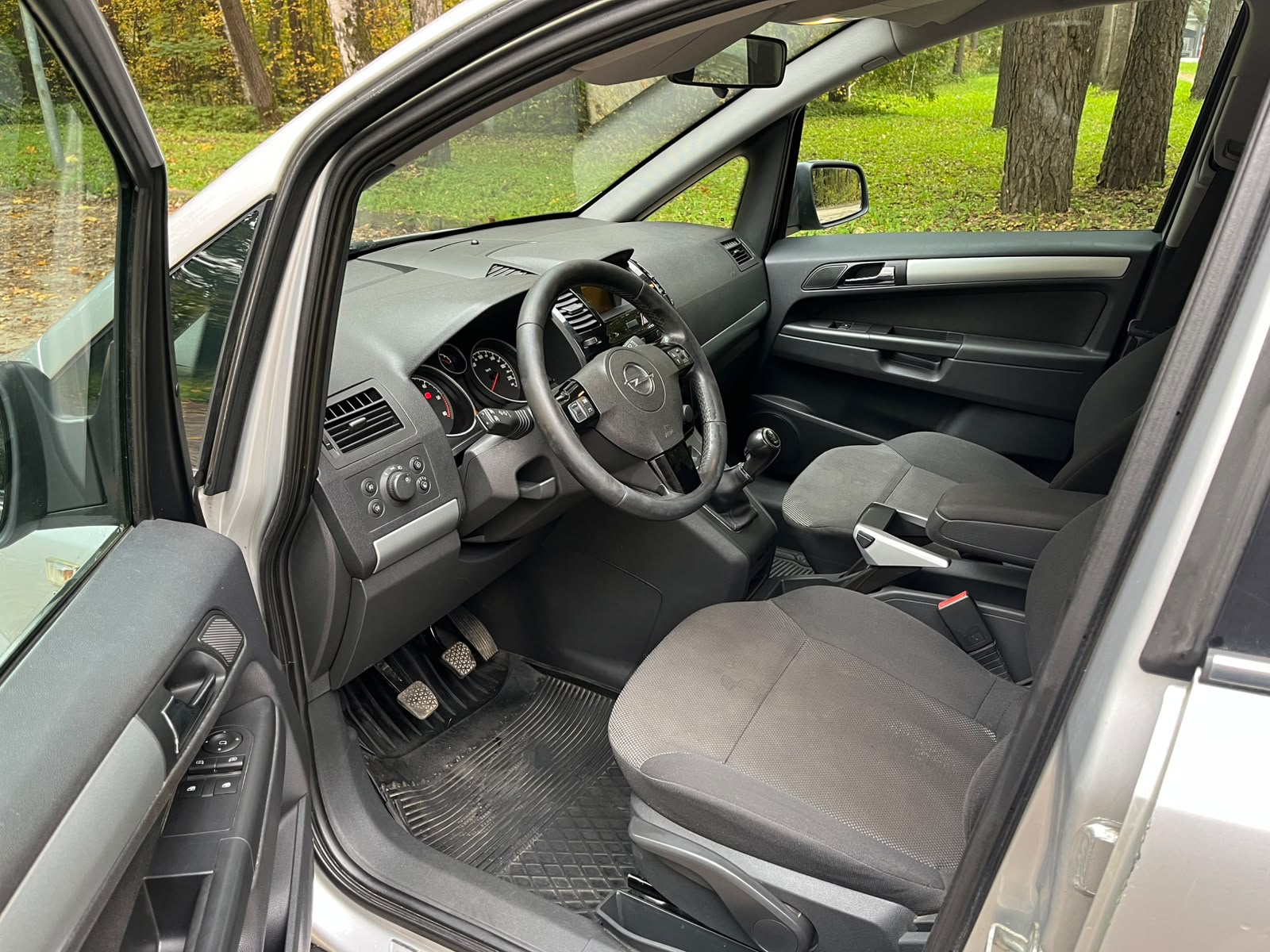 OPEL ZAFIRA 7-VIETAS