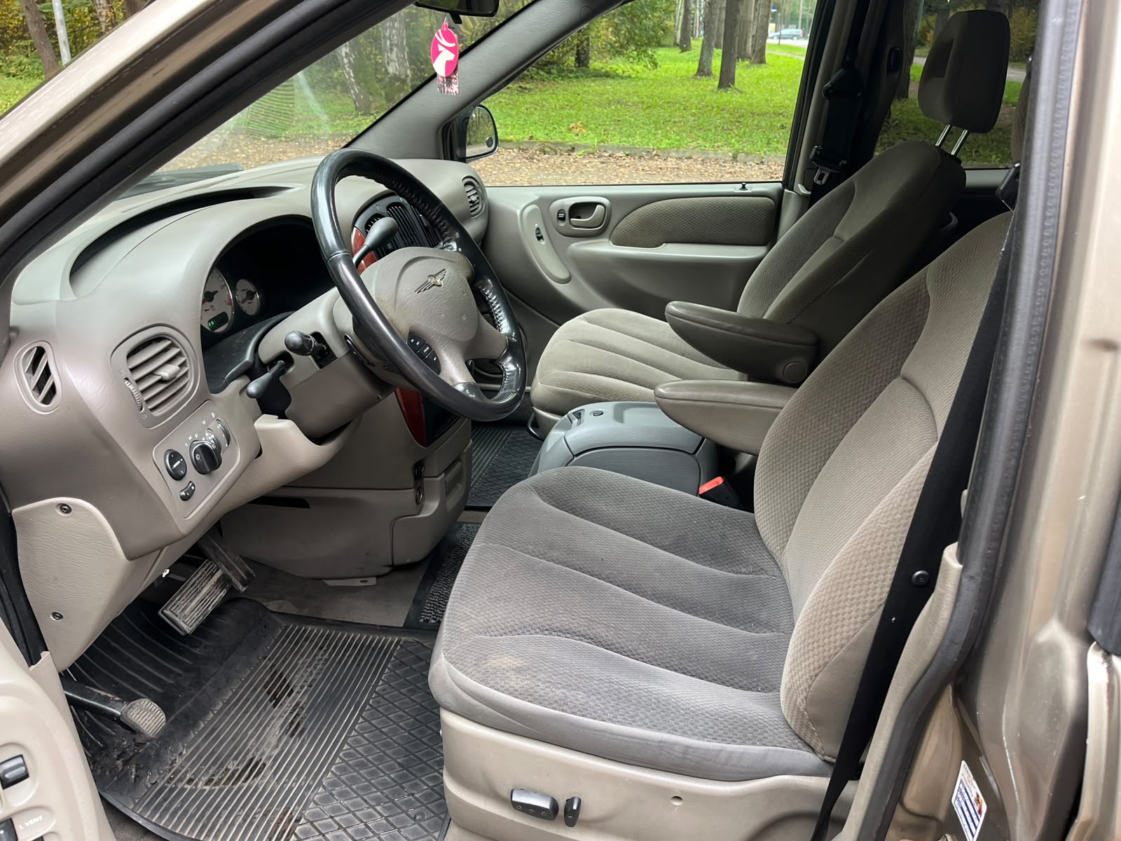 CHRYSLER GRAND VOYAGER 7-VIETAS