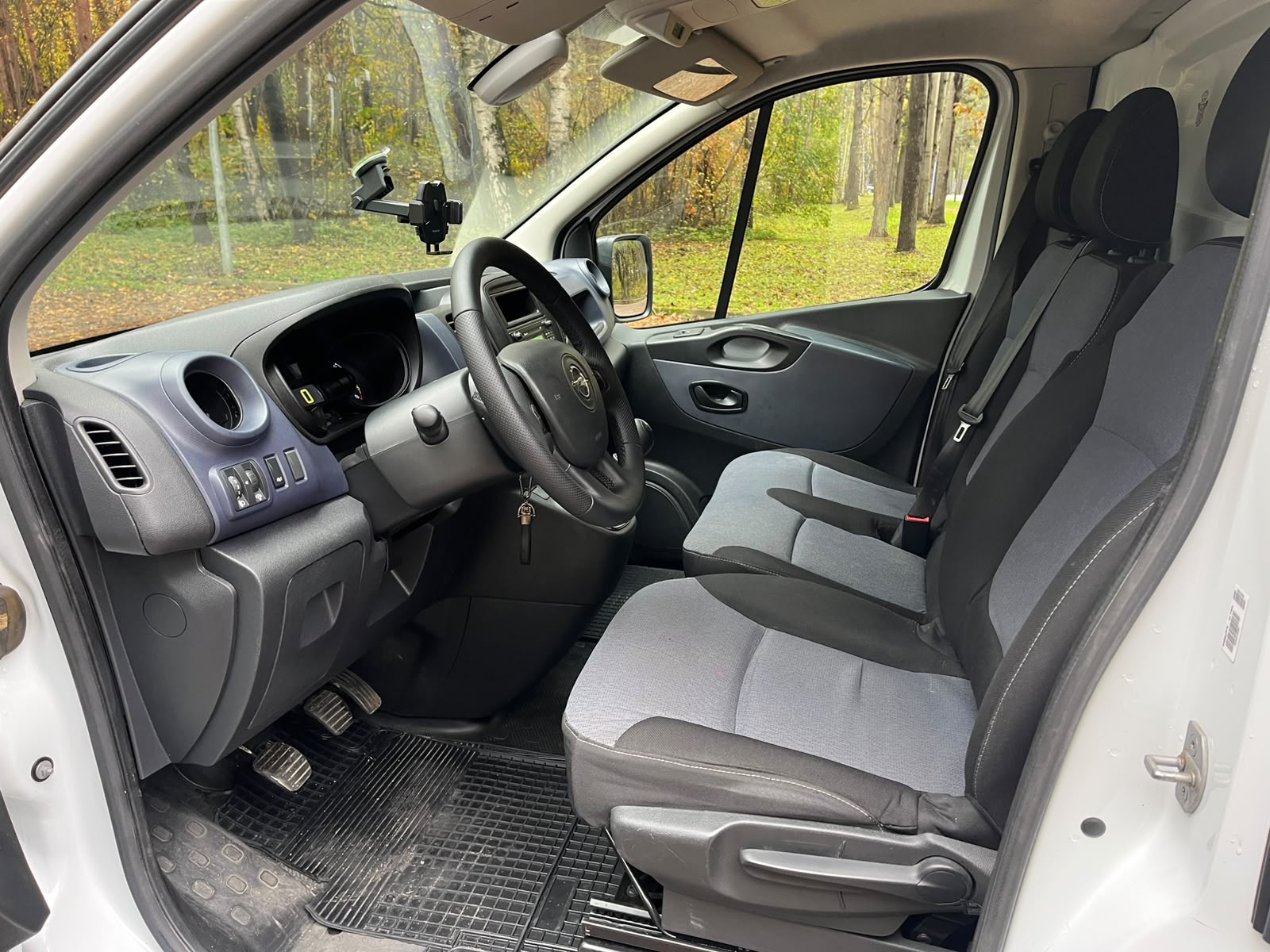 Opel Vivaro-B 3-vietas kravas buss